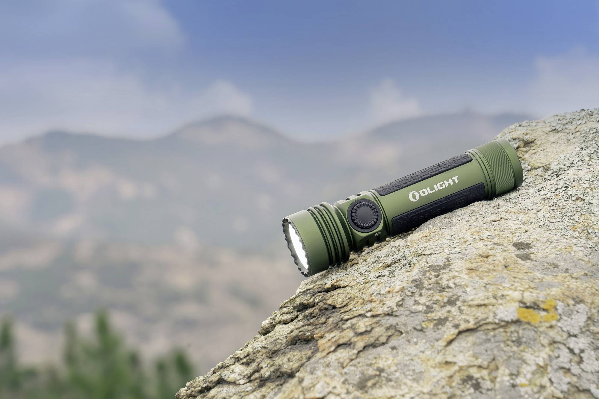 OLight Seeker 4 Pro LED Taschenlampe akkubetrieben 4600lm 205g