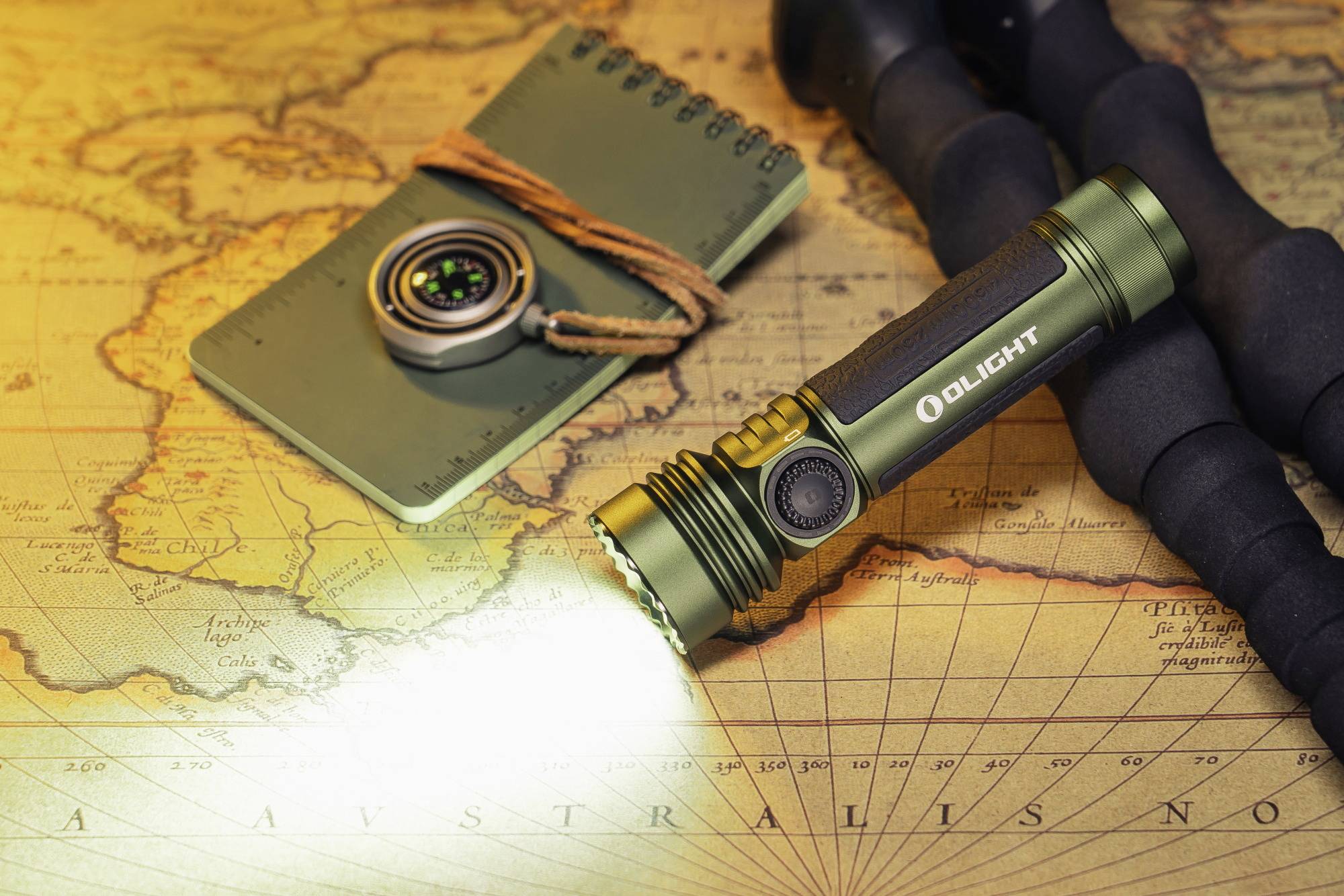 OLight Seeker 4 Pro LED Taschenlampe akkubetrieben 4600lm 205g