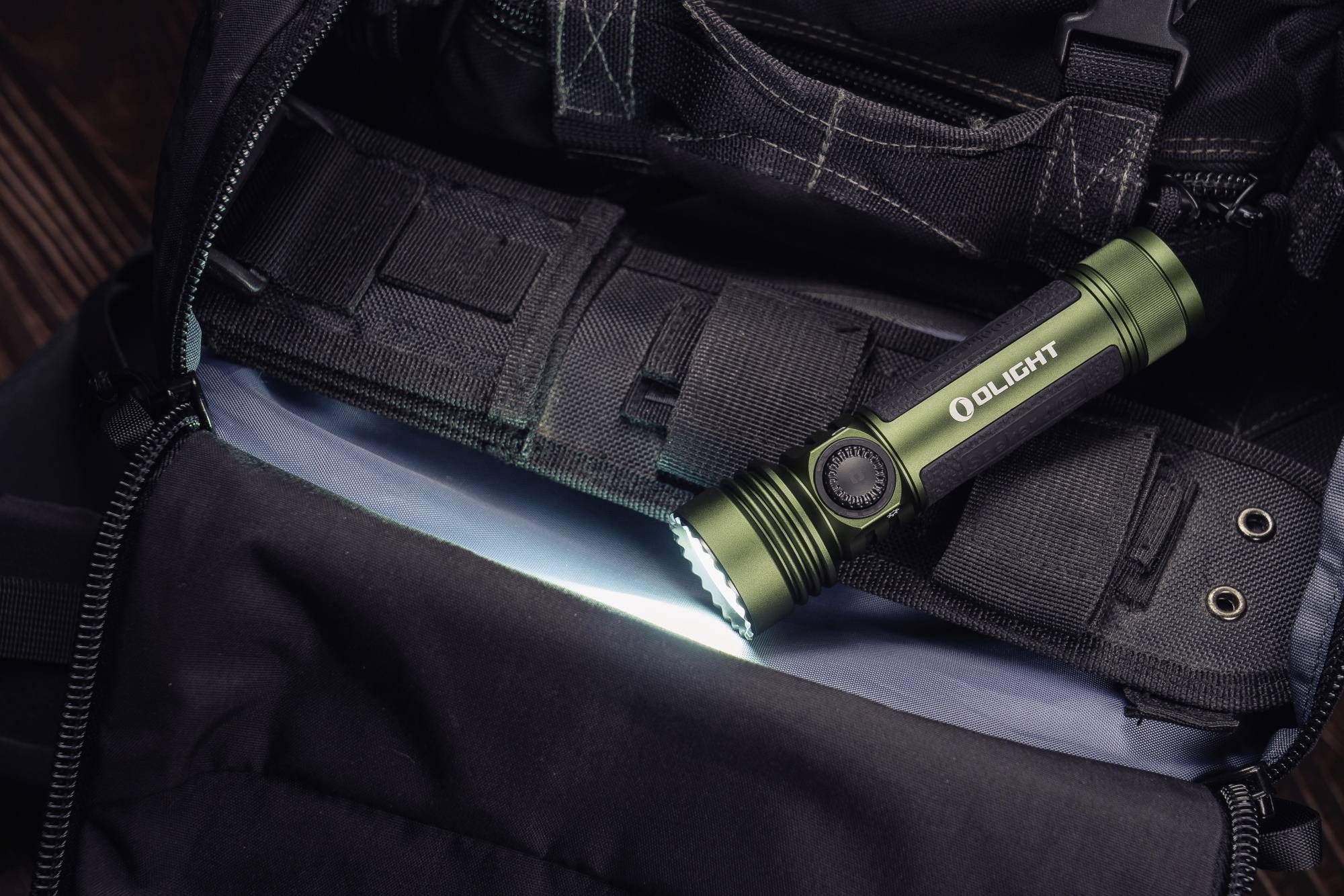 OLight Seeker 4 Pro LED Taschenlampe akkubetrieben 4600lm 205g