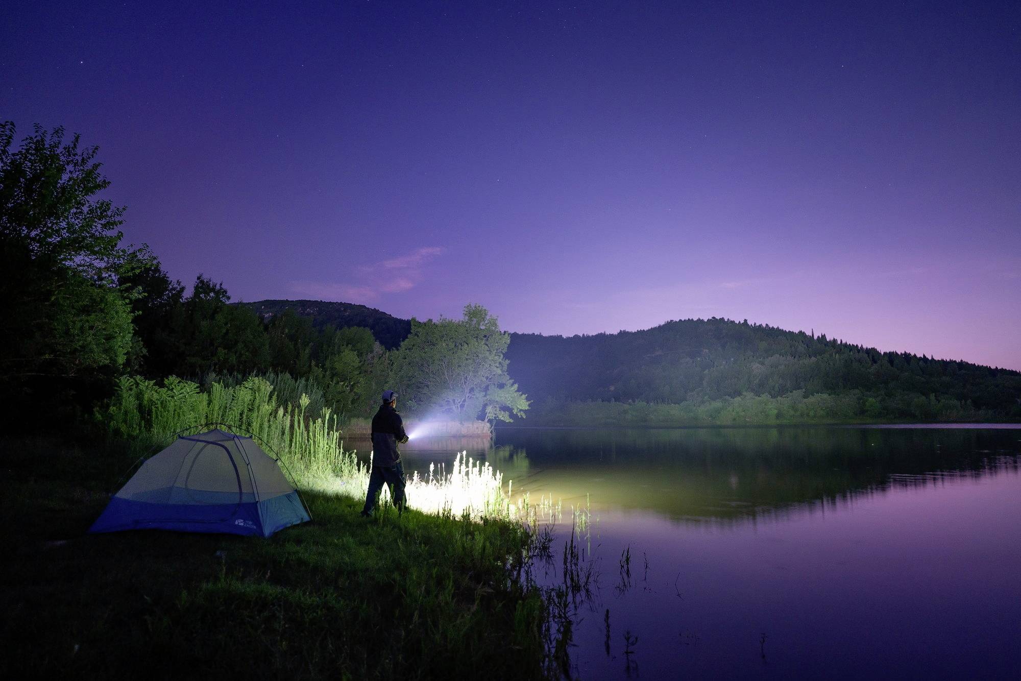 OLight Seeker 4 Pro LED Taschenlampe akkubetrieben 5500lm 205g