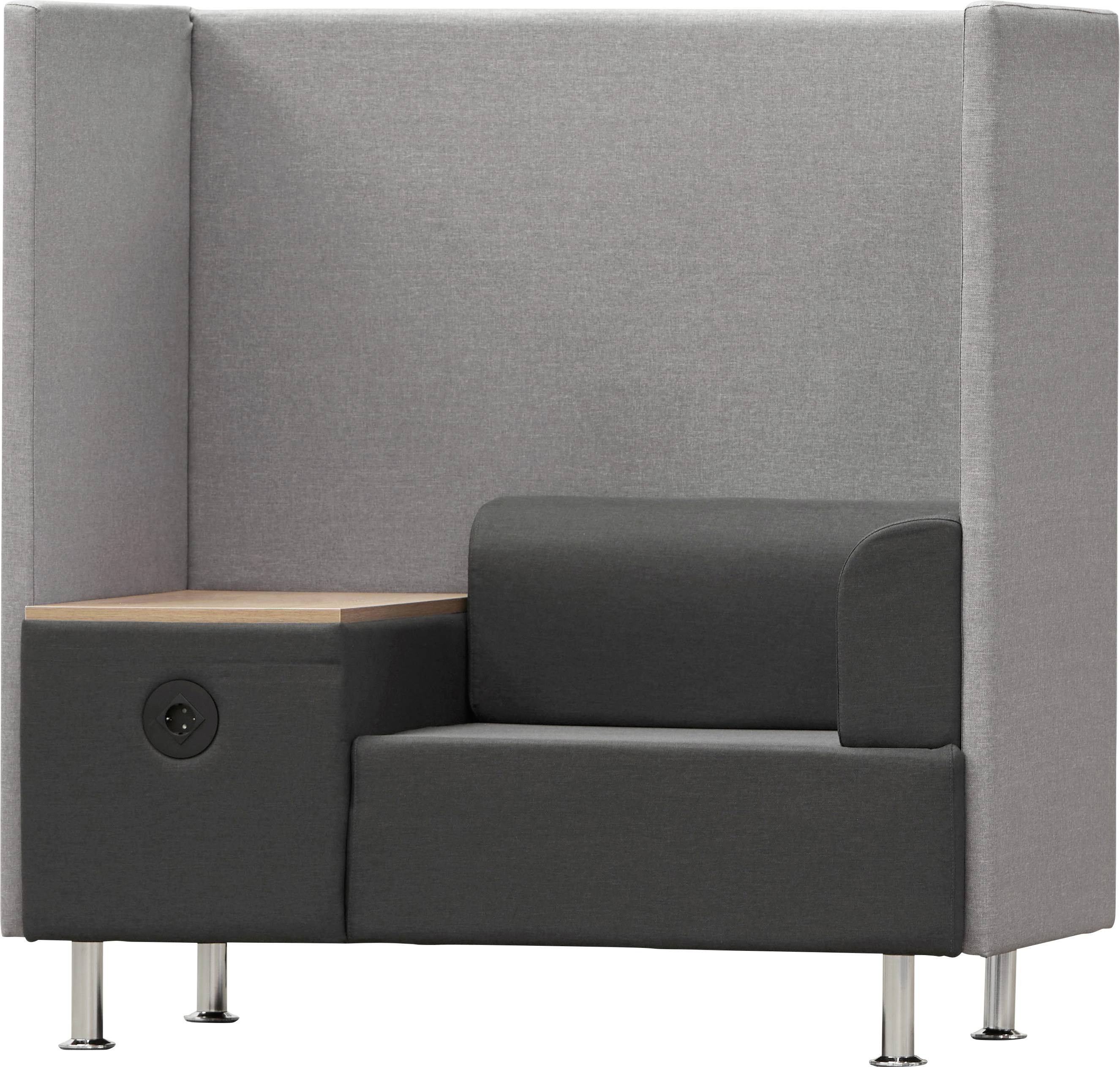 Grauer und dunkelgrauer Lounge-Sessel mit integrierter Holzablage und Steckdose.