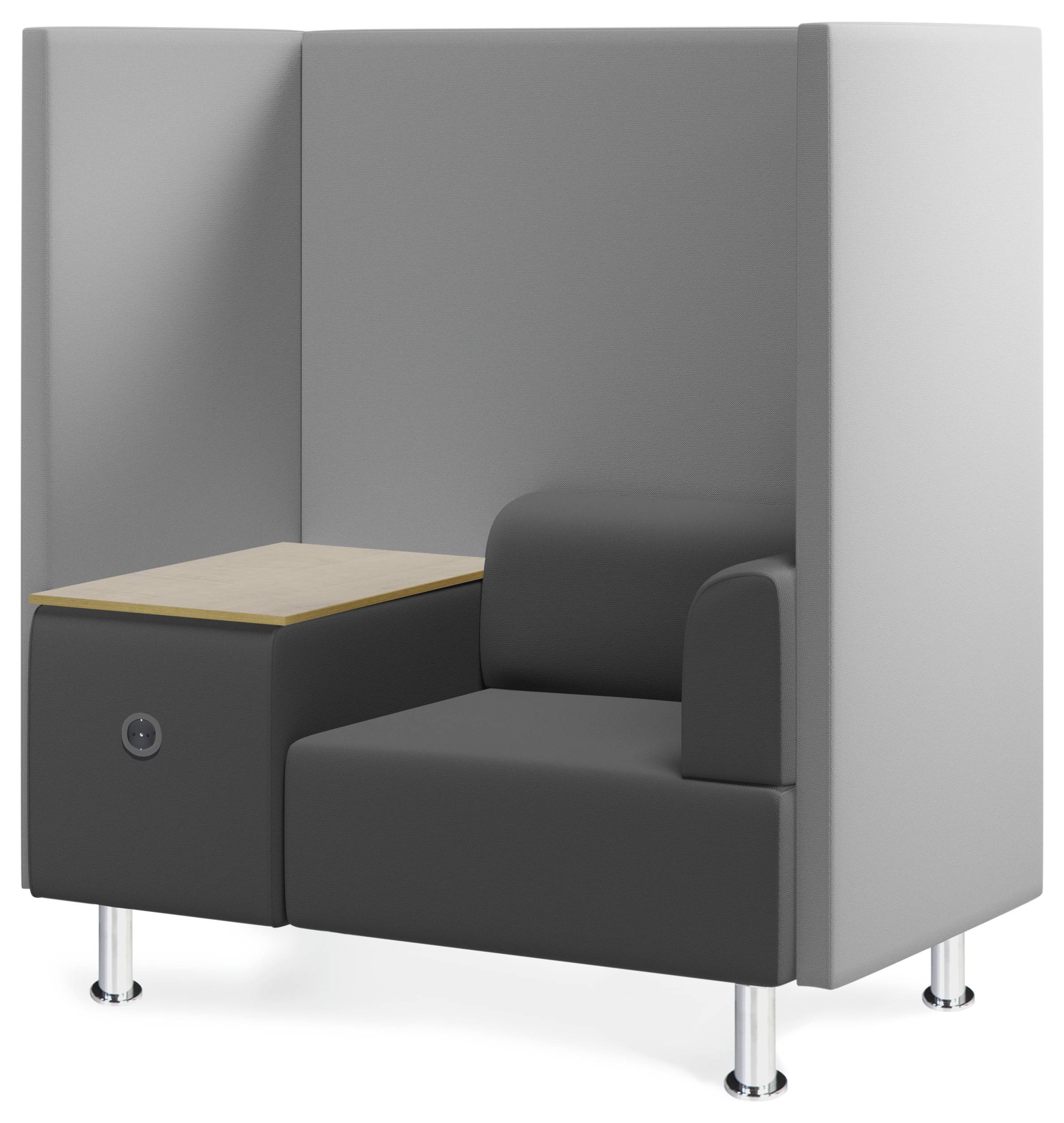 Grau gefärbter Lounge-Stuhl mit hoher Rückenlehne und integrierter Holzablage auf der linken Seite. Ideal für private Gespräche.