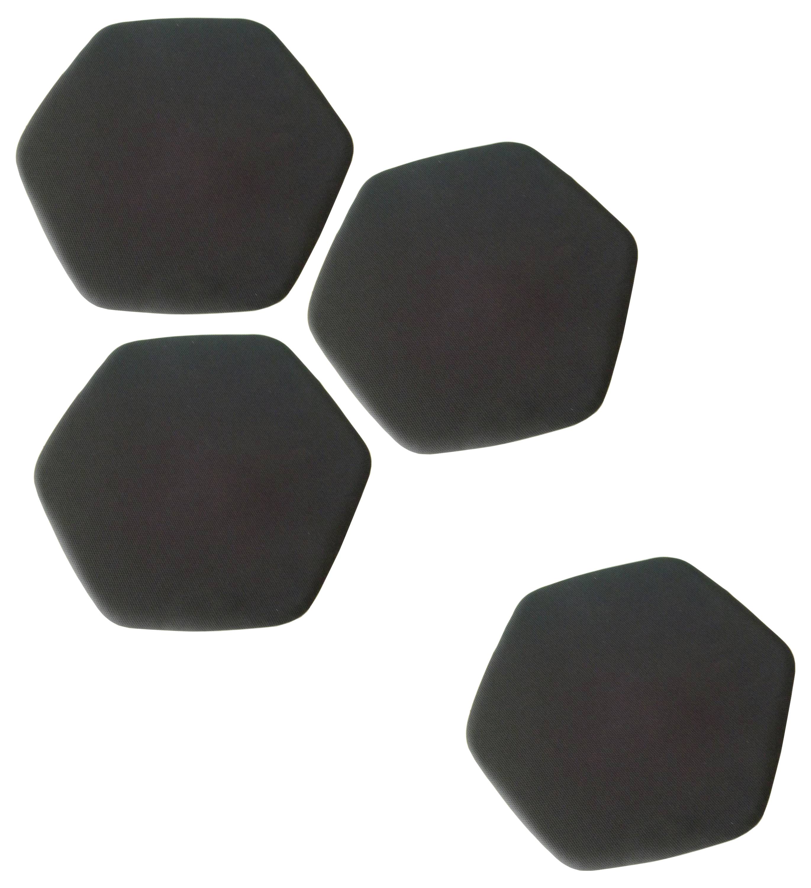 Vier schwarze, sechseckige Kissen sind unregelmäßig angeordnet. Sie scheinen weich und flach zu sein, passend für Dekoration oder Sitzgelegenheiten.