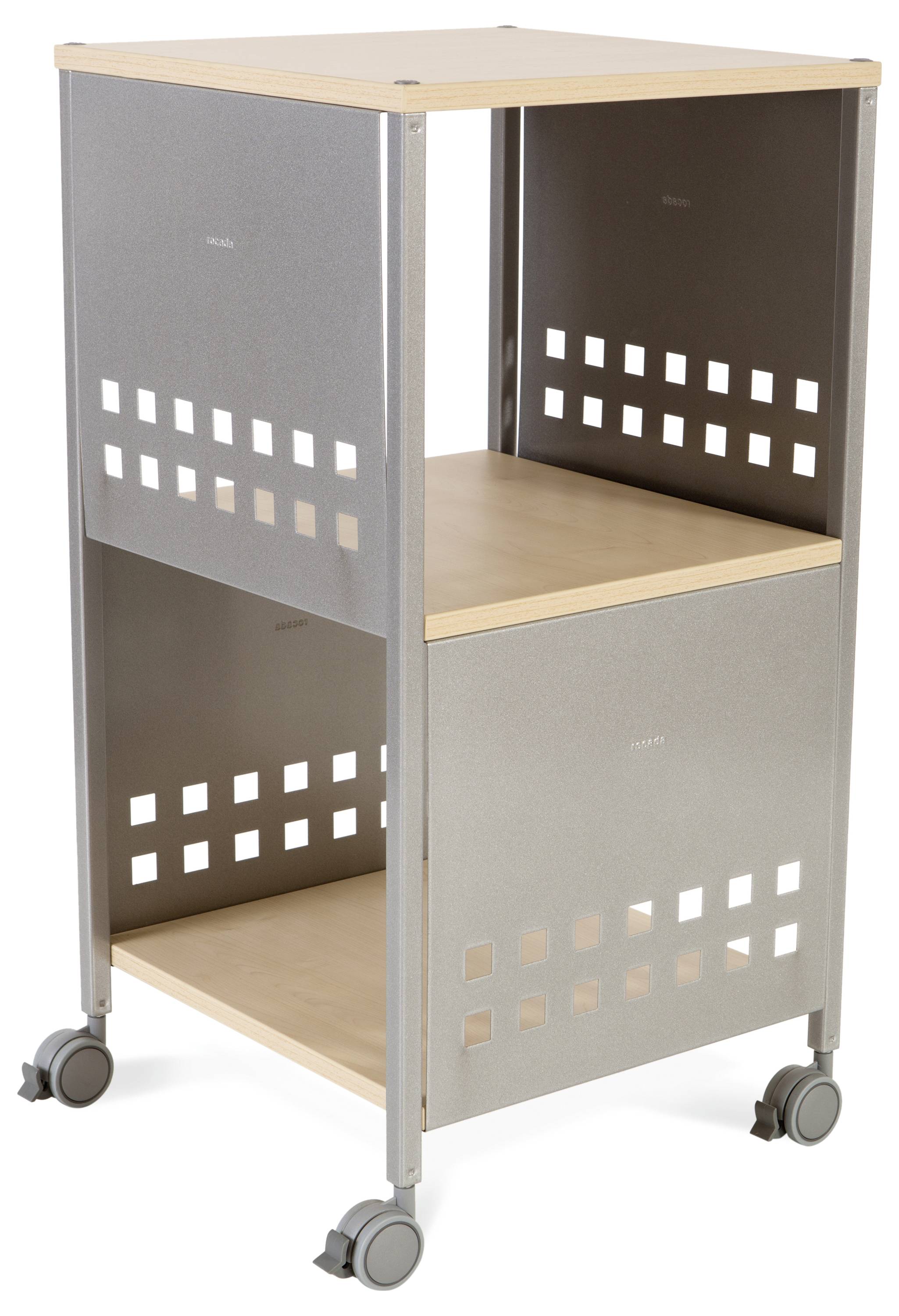 Metallene Servierwagen mit drei Ebenen auf Rollen, Gittermuster an den Seiten, helle Holzplatten als Einlegeböden.