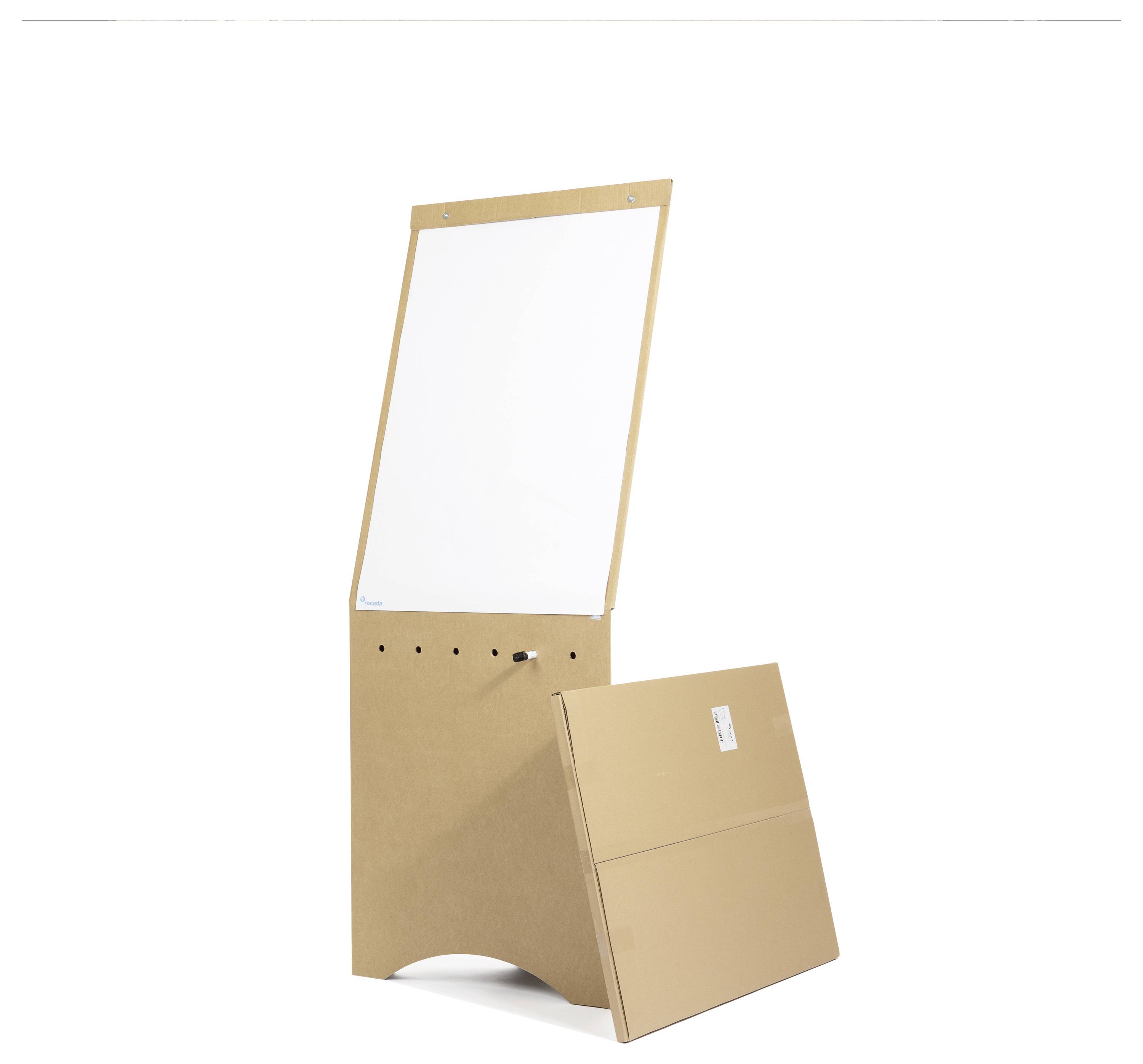 Eine braune Staffelei aus Karton steht aufrecht, daneben liegt ein zusammengeklapptes Stück.