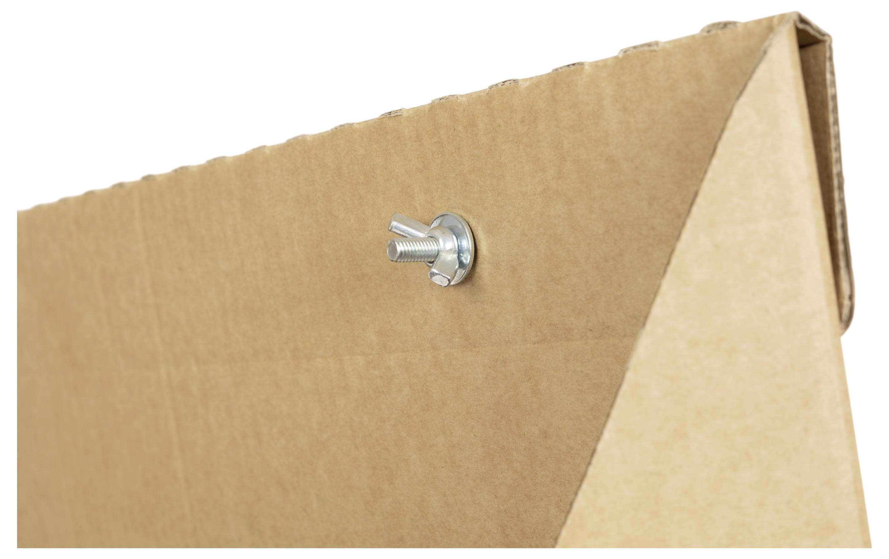 Nahaufnahme eines Pappkartons mit einer eingesetzten Schraube und Mutter.