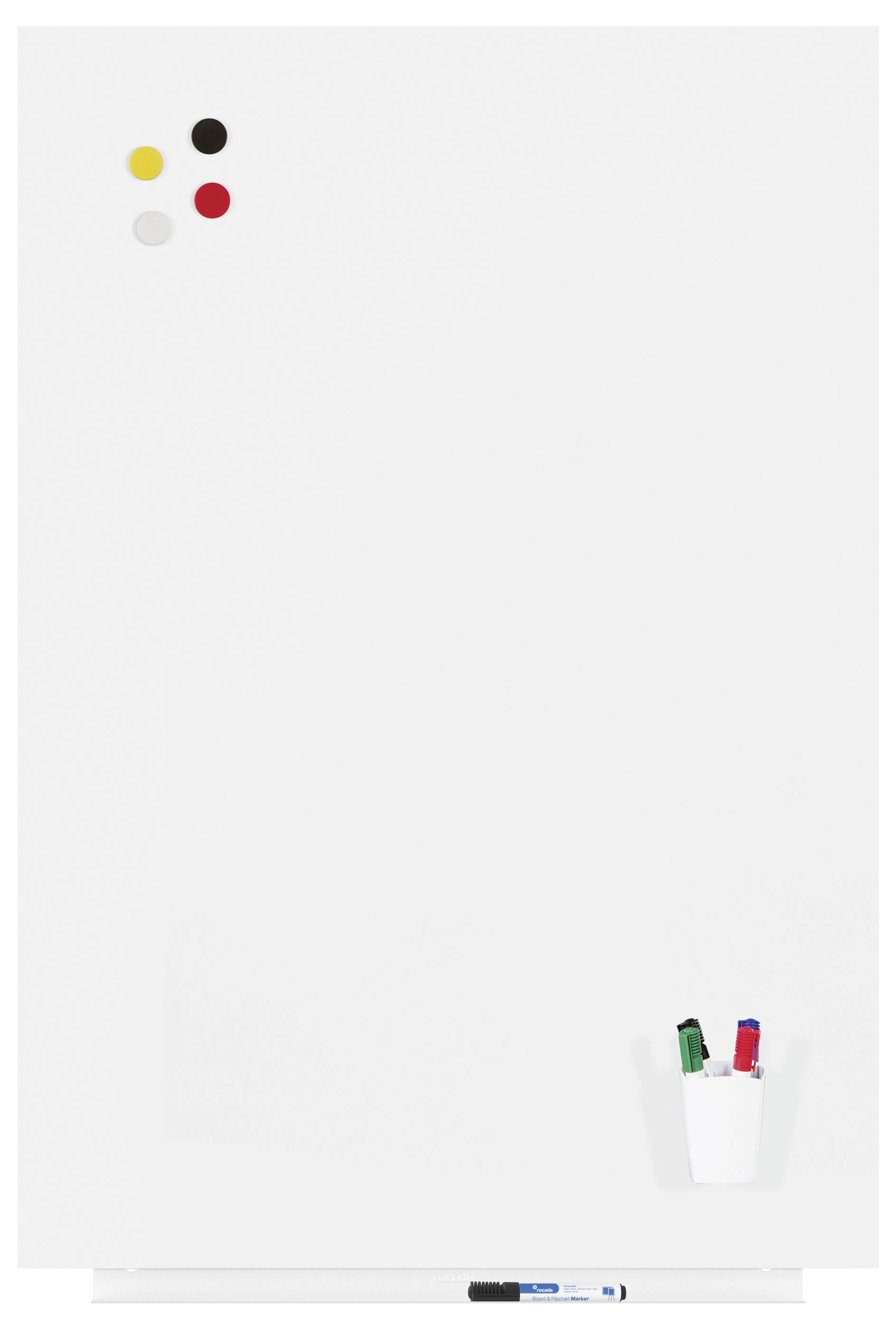 Ein weißes Whiteboard mit vier Magneten in verschiedenen Farben in der oberen linken Ecke und drei farbigen Markern in einem Halter.