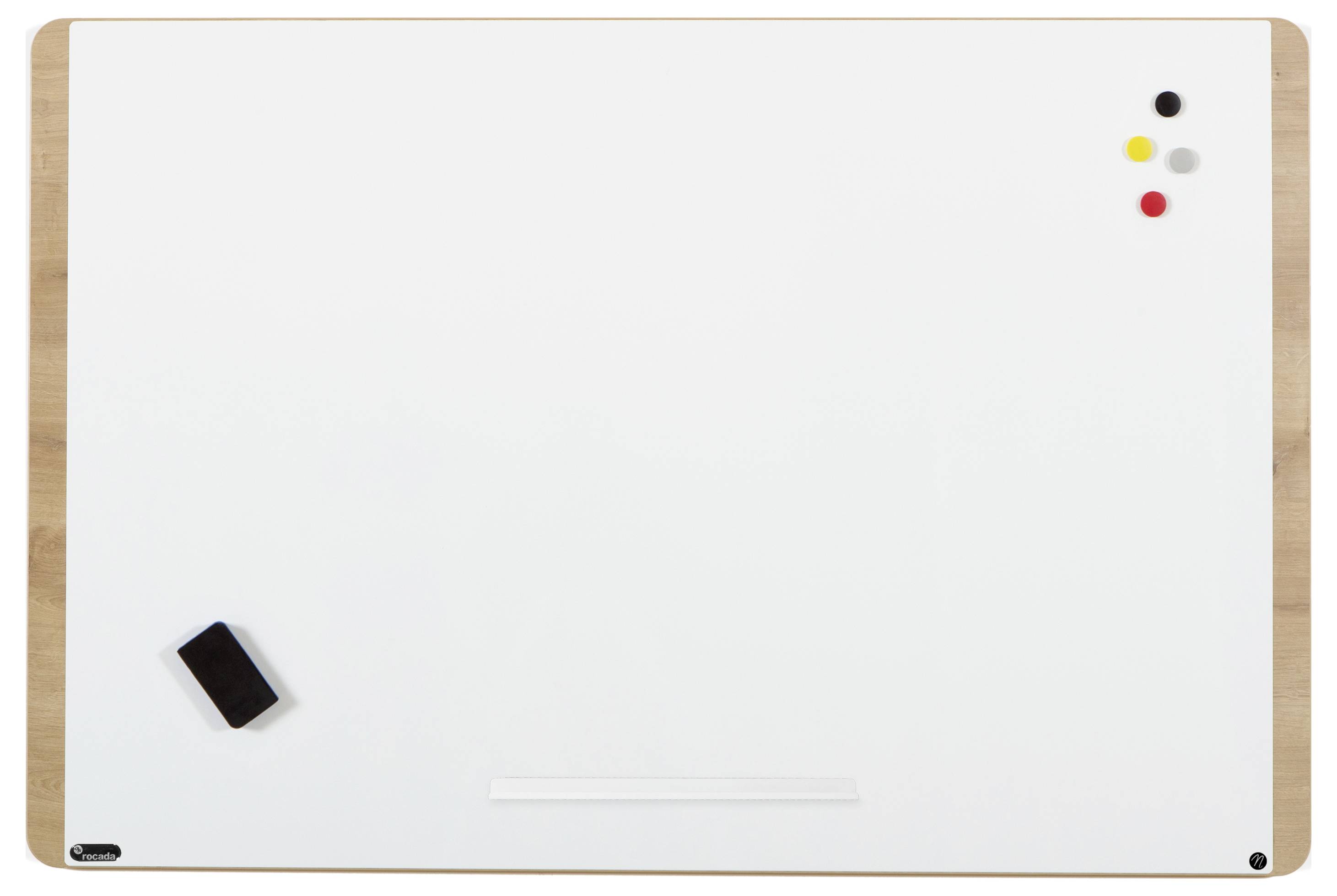 Magnetisches Whiteboard mit hölzernem Rahmen. Drei bunte Magnete und ein schwarzer Schwamm sind darauf platziert.