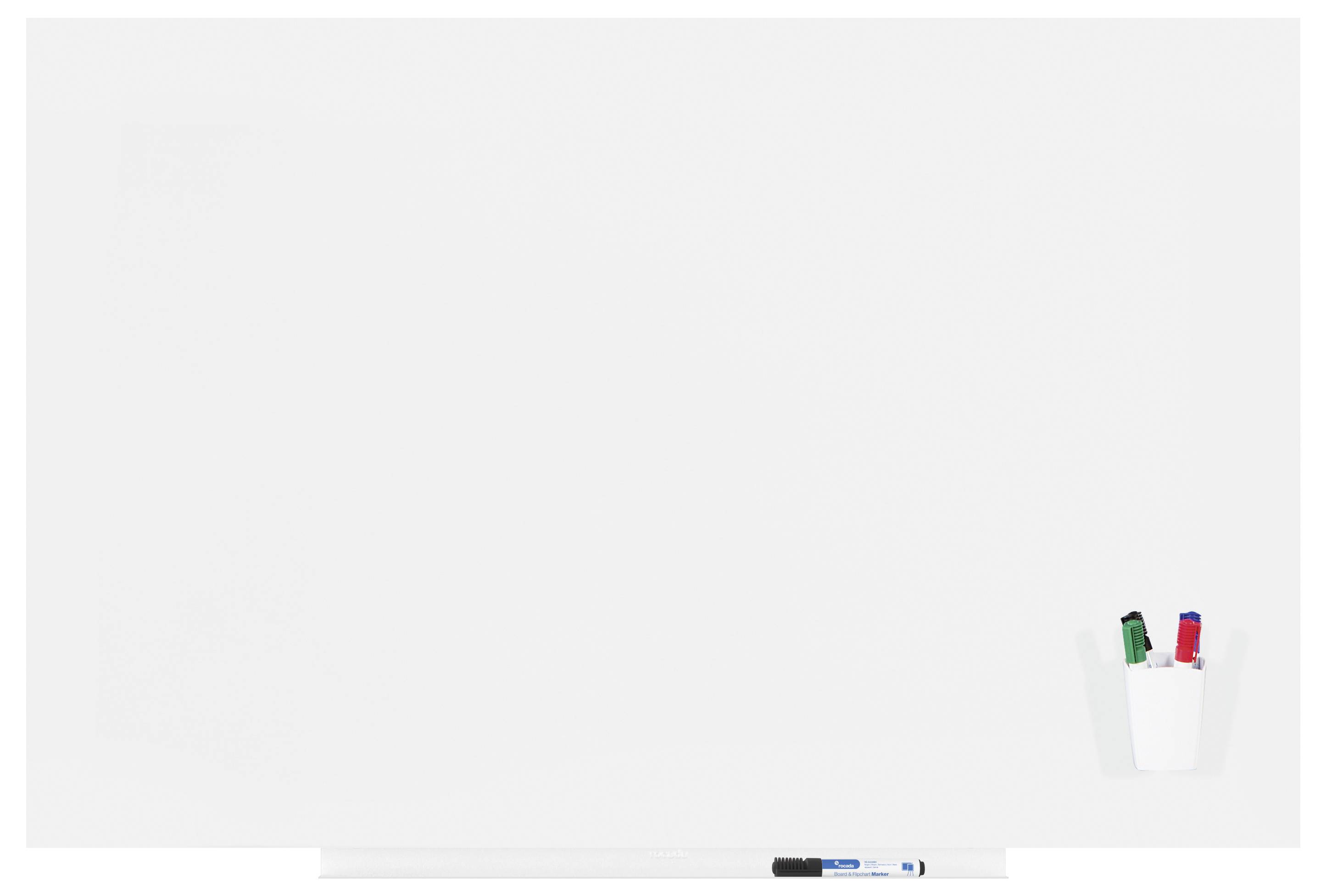 Ein leeres Whiteboard mit einem Behälter unten rechts, der grüne, schwarze und rote Marker enthält.