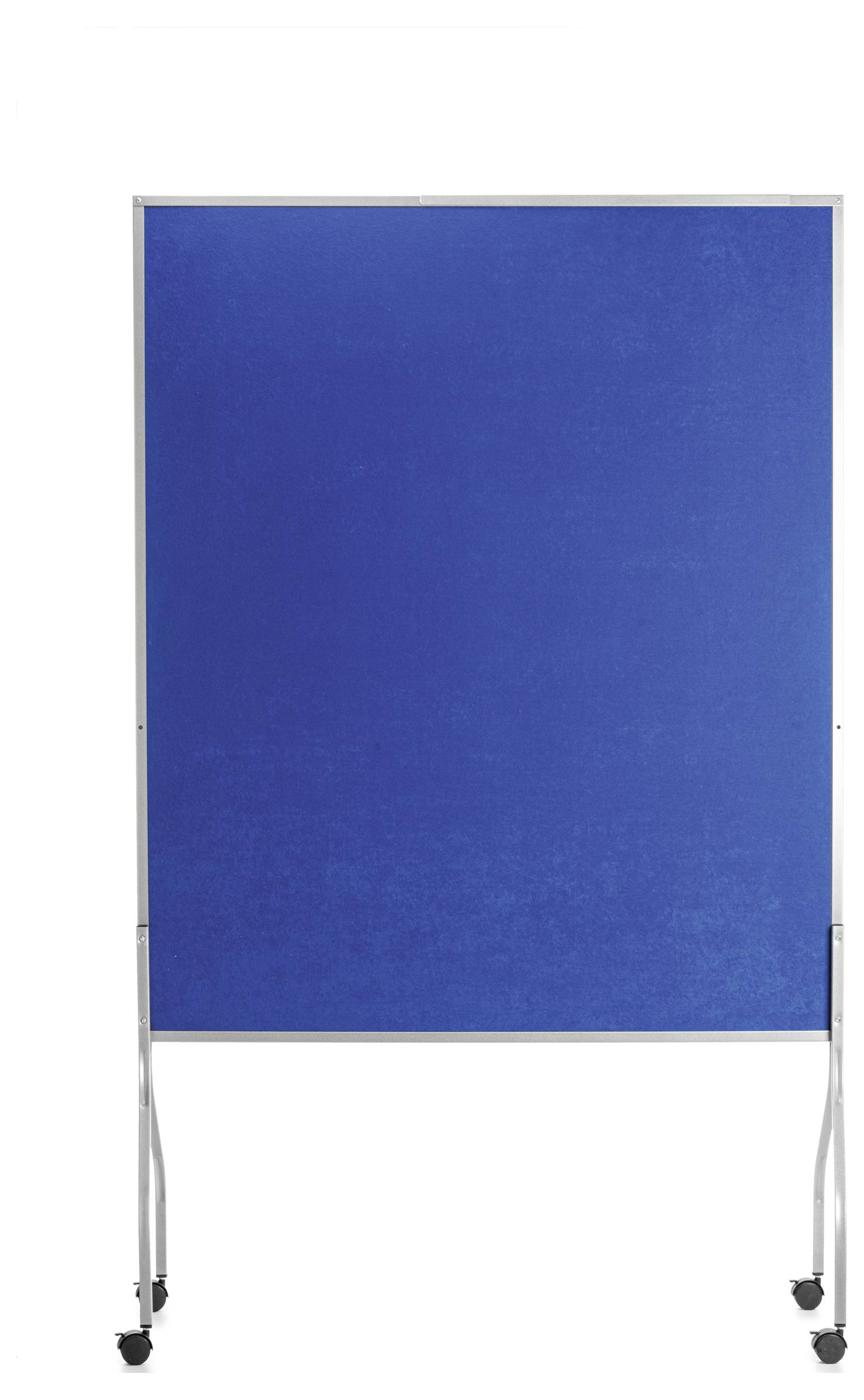 Blaue Pinnwand auf Rollen, freistehend und leer, auf weißem Hintergrund.