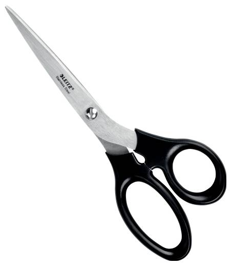 Schere mit schwarzen Griffen, geöffnet, liegt auf weißem Hintergrund. Sie hat spitze, silberne Klingen und wird für Schneidarbeiten verwendet.