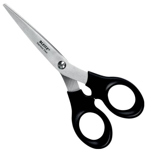 Eine schwarze Schere mit silbernen Klingen und der Aufschrift 'LEITZ' auf einer der Klingen.