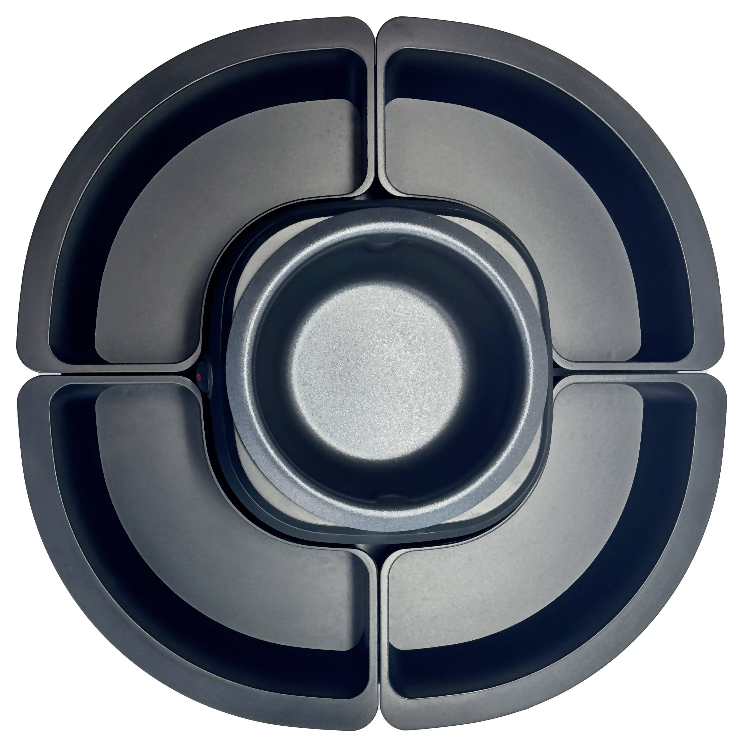 Ein sechsteiliges, rundes Tablett mit getrennten Fächern für verschiedene Speisen oder Snacks; das zentrale Fach ist vertieft.