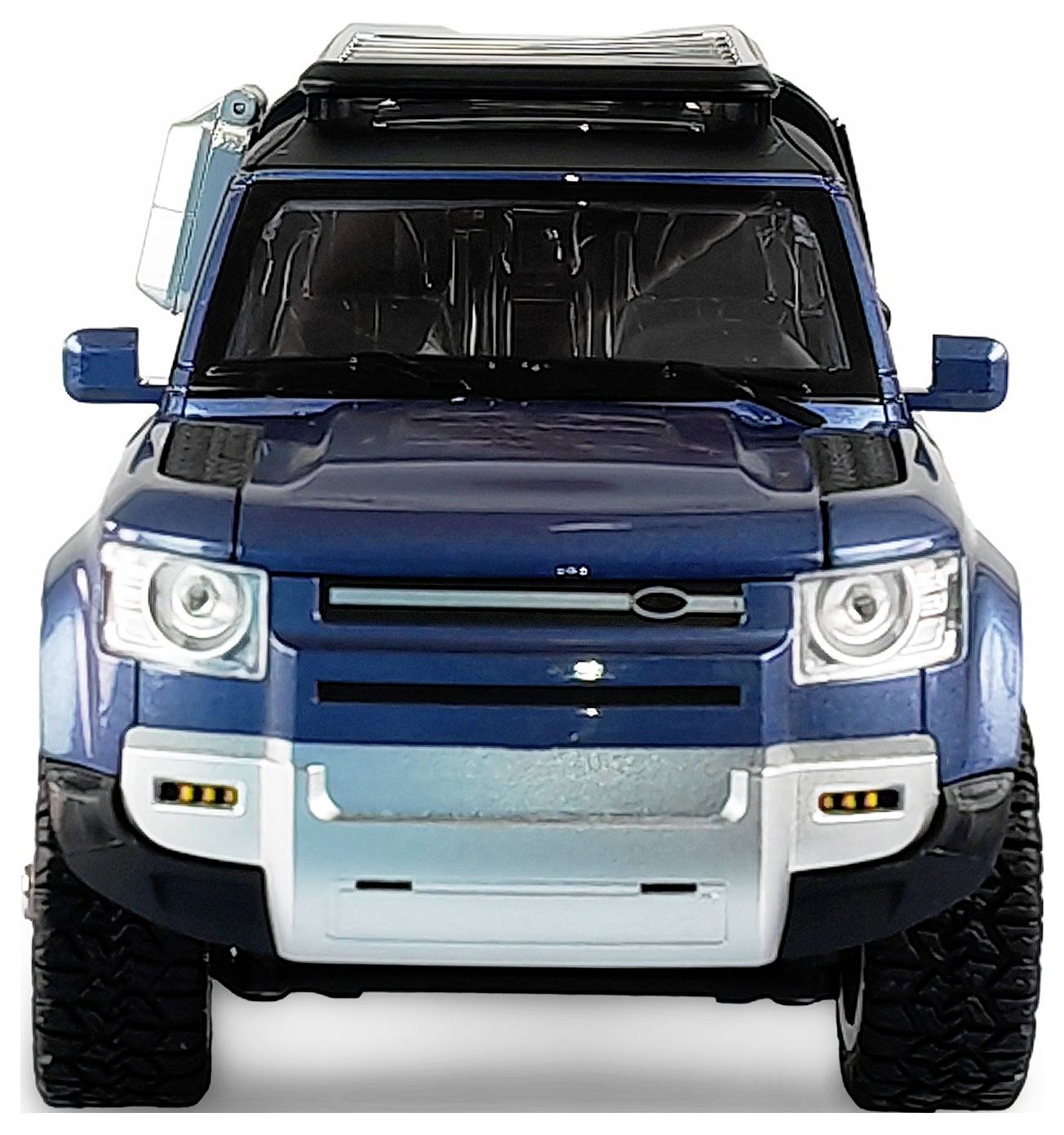 Ein blauer Geländewagen, frontalansicht, mit breiten Reifen und Dachträger, steht auf weißem Hintergrund.