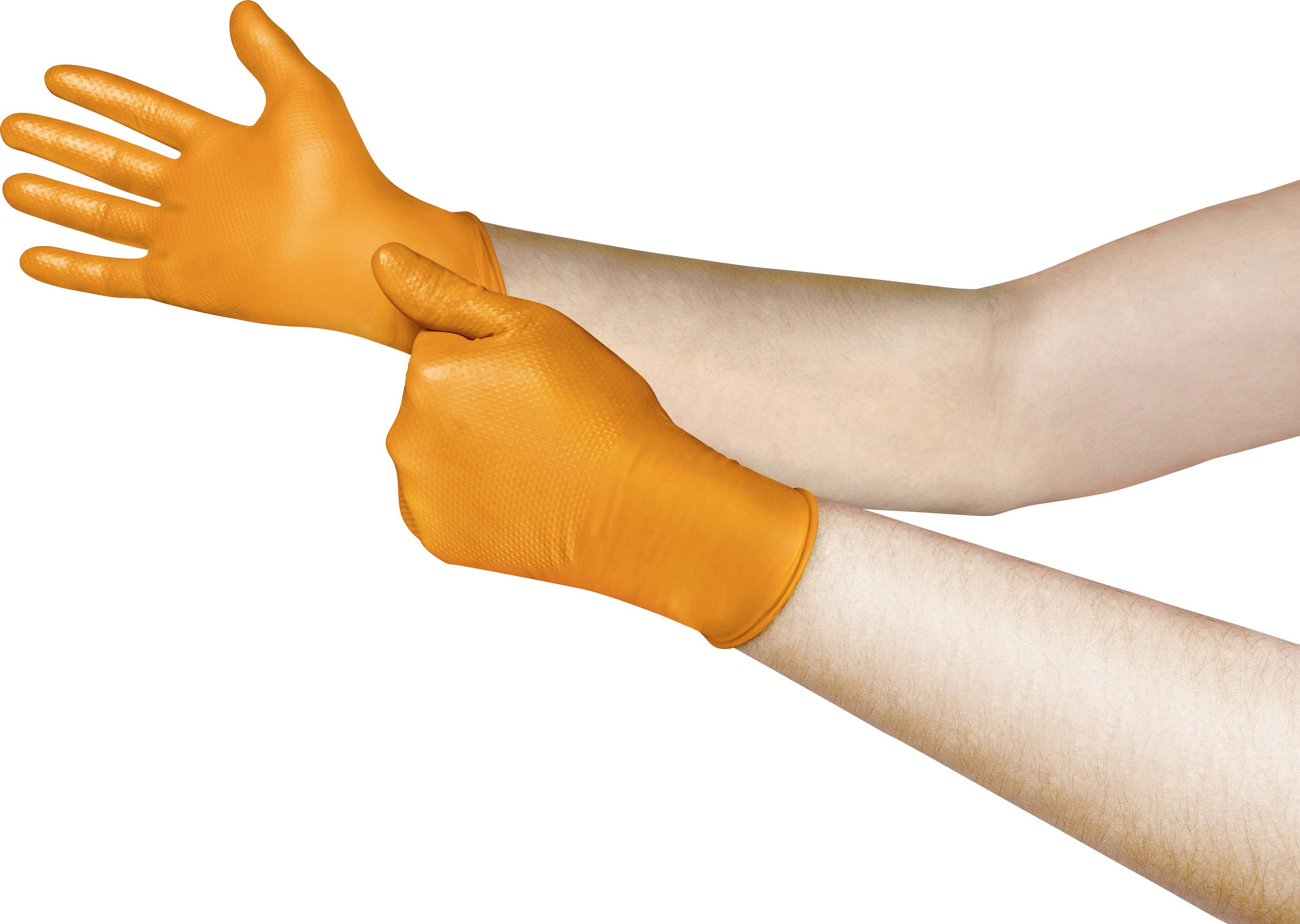 Person zieht einen orangefarbenen Einmalhandschuh an einer Hand an.