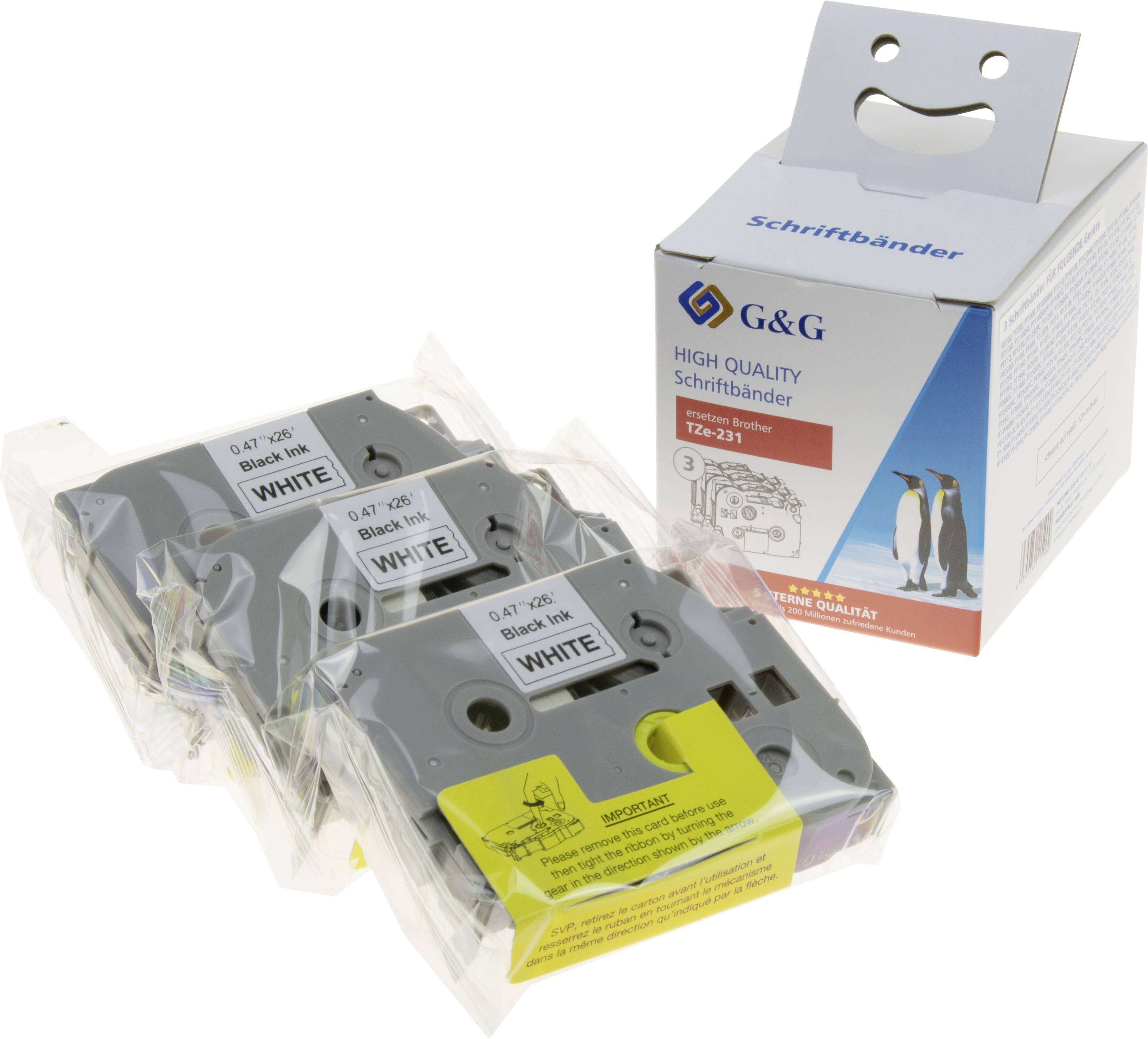 Zwei verpackte Schriftbandkassetten, eine entpackte Kassette vorne. Verpackung zeigt 'Schriftbänder, TZe-231, Schwarz auf Weiß'.