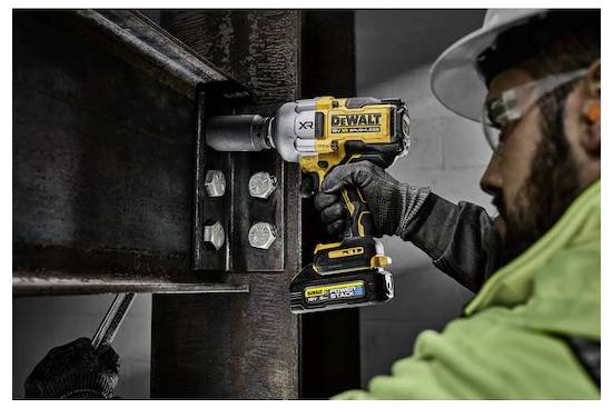 DEWALT DCF964NT-XJ Akku-Schlagschrauber + Akku-Kit DCB1104M2-QW gratis