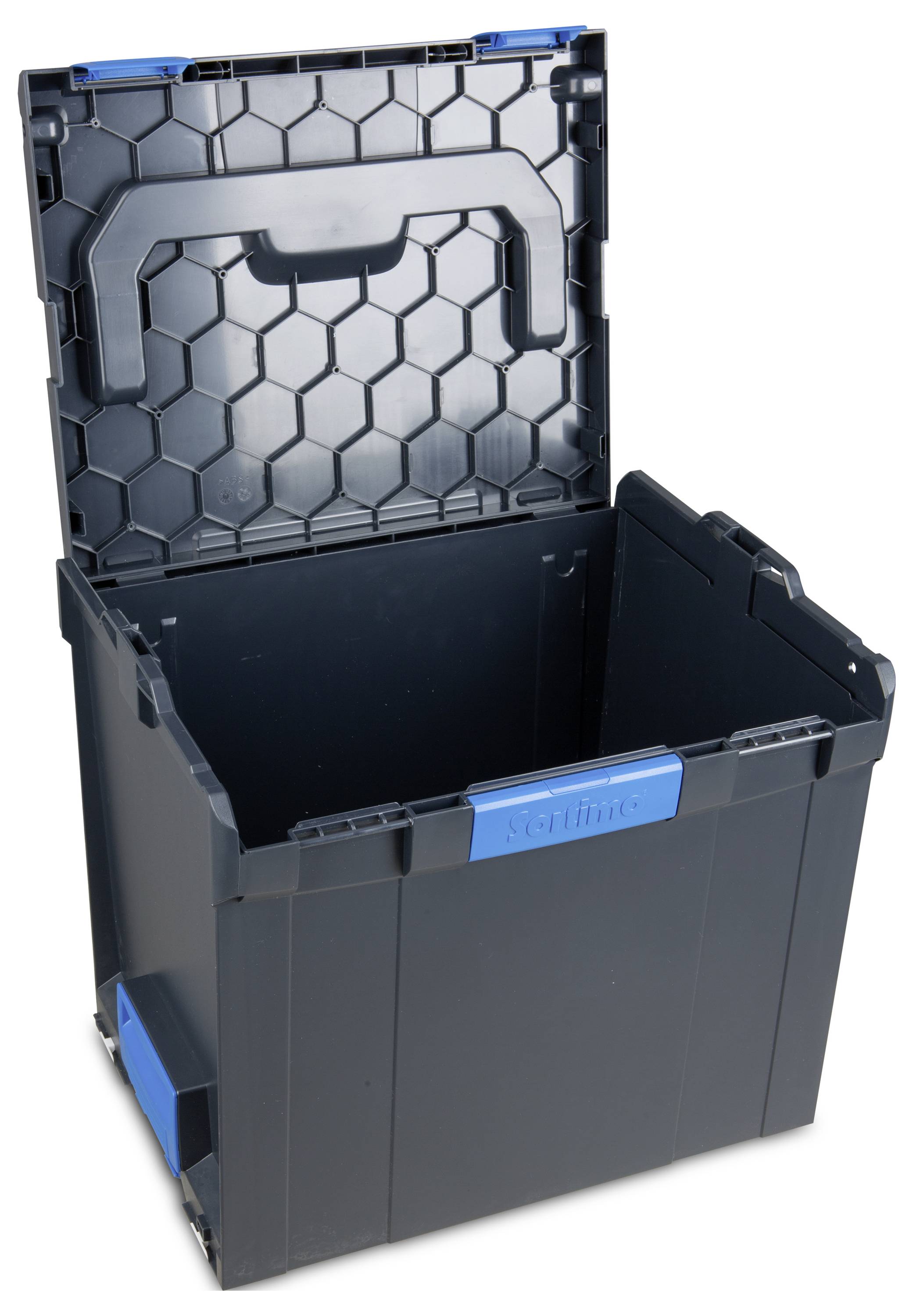 Offene schwarze Kunststoffkiste mit blauen Griffen und sechseckigem Muster im Deckel.