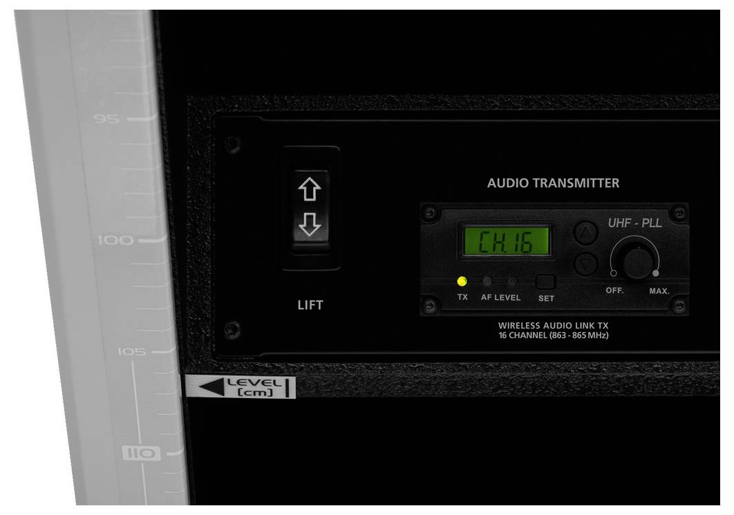 Ansicht eines Audio-Senders in einem Gehäuse, unterhalb eines Aufzugsymbols mit Pfeilen, neben einer Anzeige mit Kanalangabe 'CH16'.