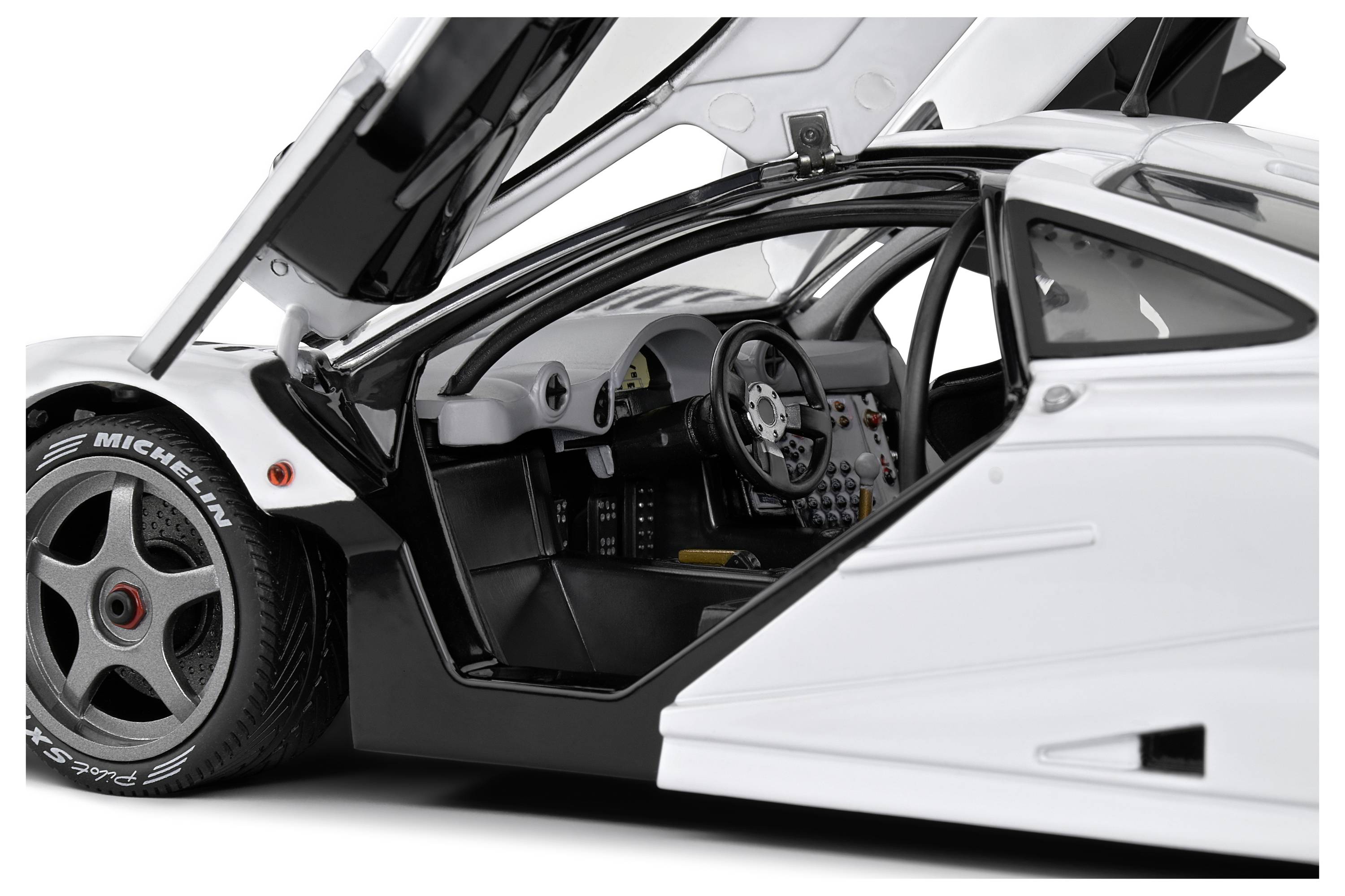 Solido McLaren F1 GTR 1996 weiß 1:18 Modellauto