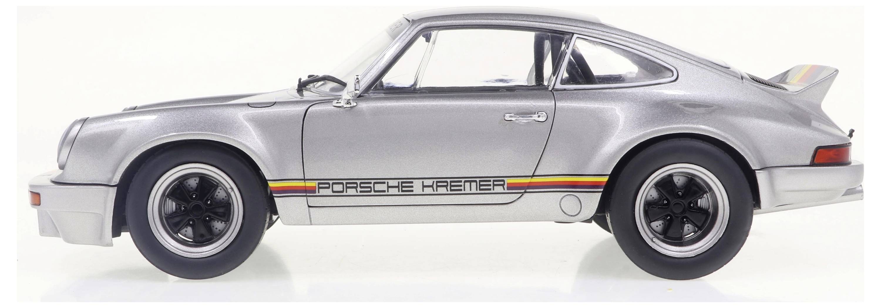 Solido Porsche 911 RSR Kremer 1973 silber 1:18 Modellauto