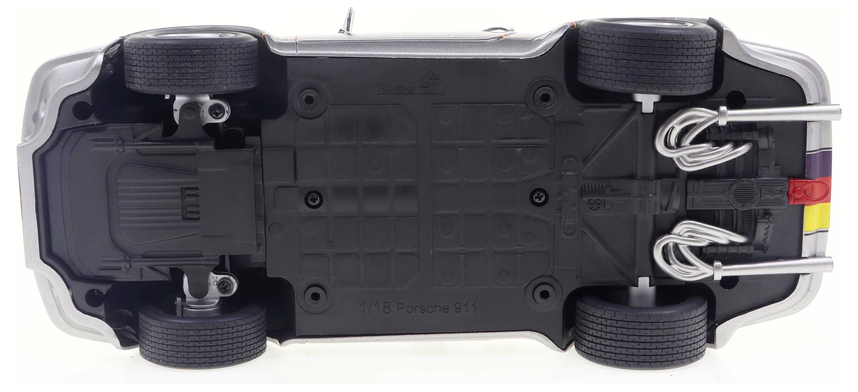 Solido Porsche 911 RSR Kremer 1973silber 1:18 Modellauto