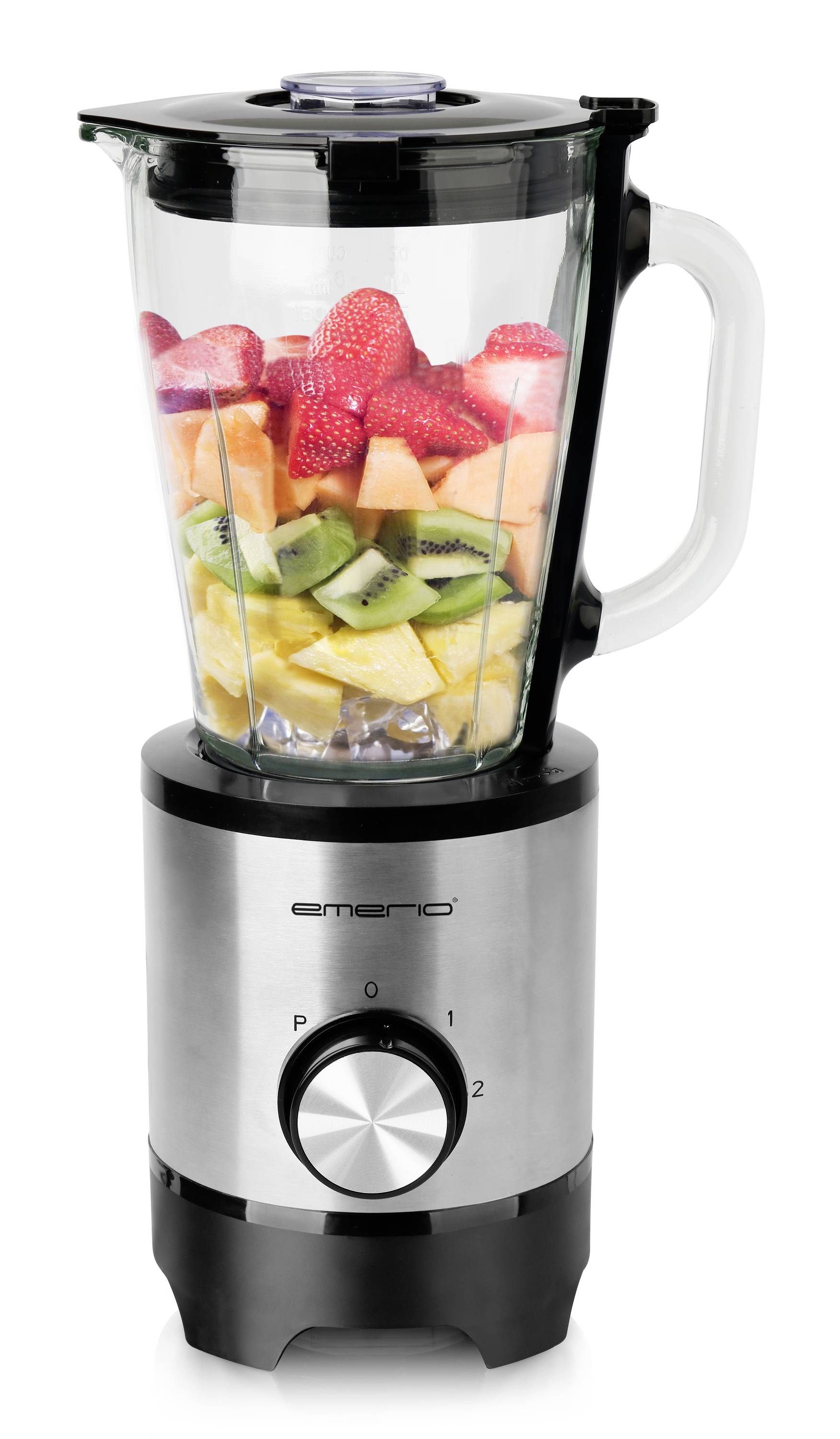 Mixer mit Glasbehälter, gefüllt mit geschnittenem Obst wie Erdbeeren, Melone, Ananas und Kiwi. Schwarze Basis mit Drehknopf.