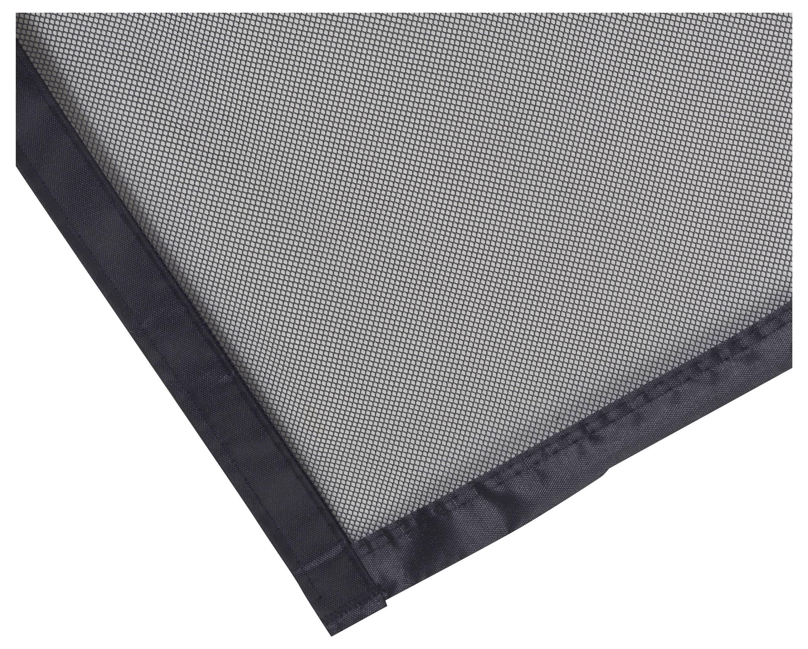 Ein rechteckiges, feinmaschiges Gitter mit einer schwarzen Umrandung, das als Insektenschutz oder zum Filtern verwendet werden kann.