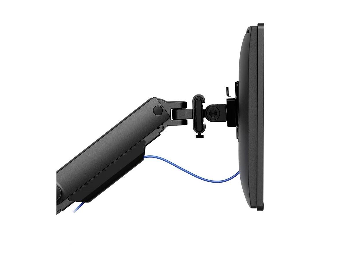 Seitenansicht eines Monitors an einem verstellbaren Arm, der an einem Schreibtisch montiert ist. Ein blaues Kabel hängt vom Monitor.