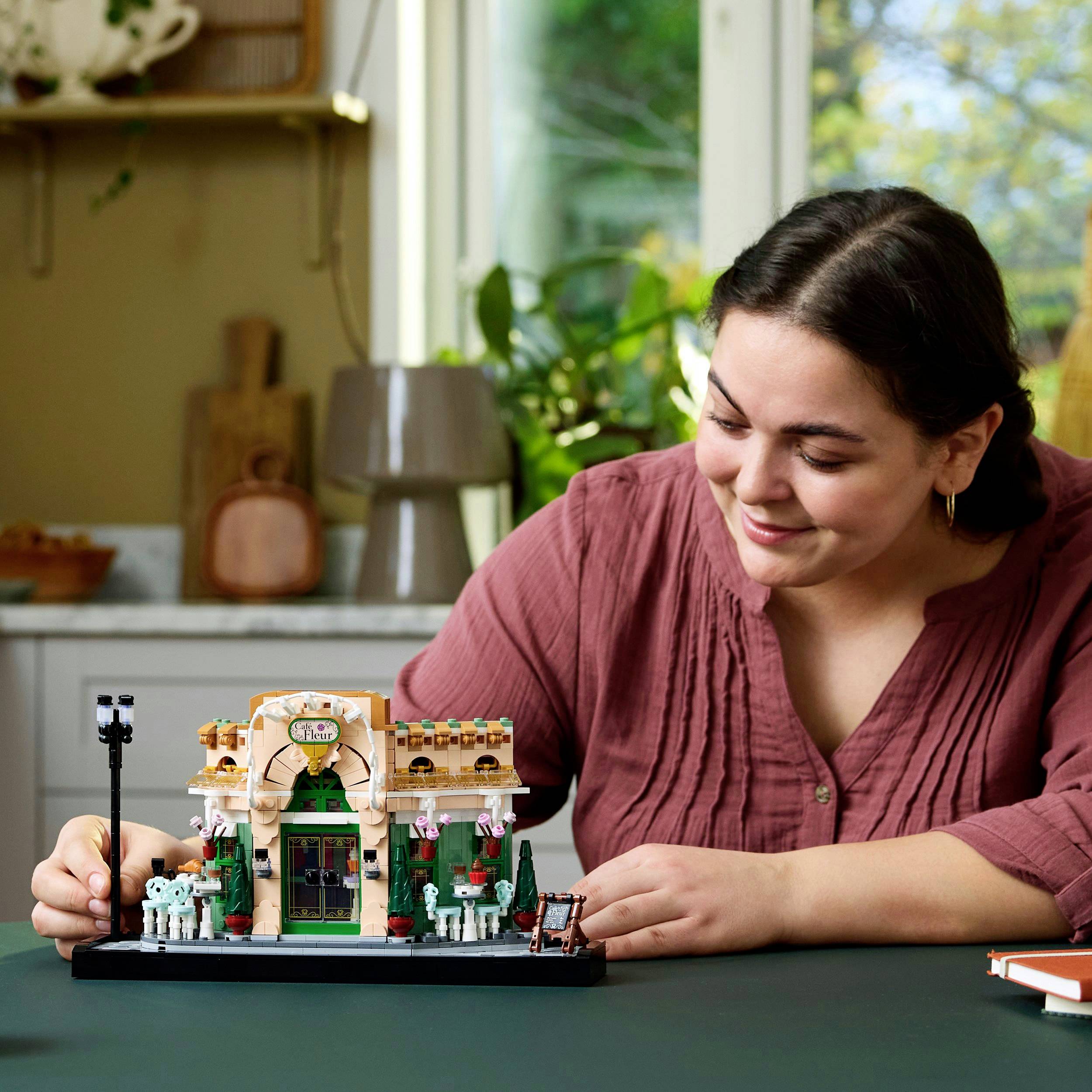 10362 LEGO® ICONS™ Französisches Café