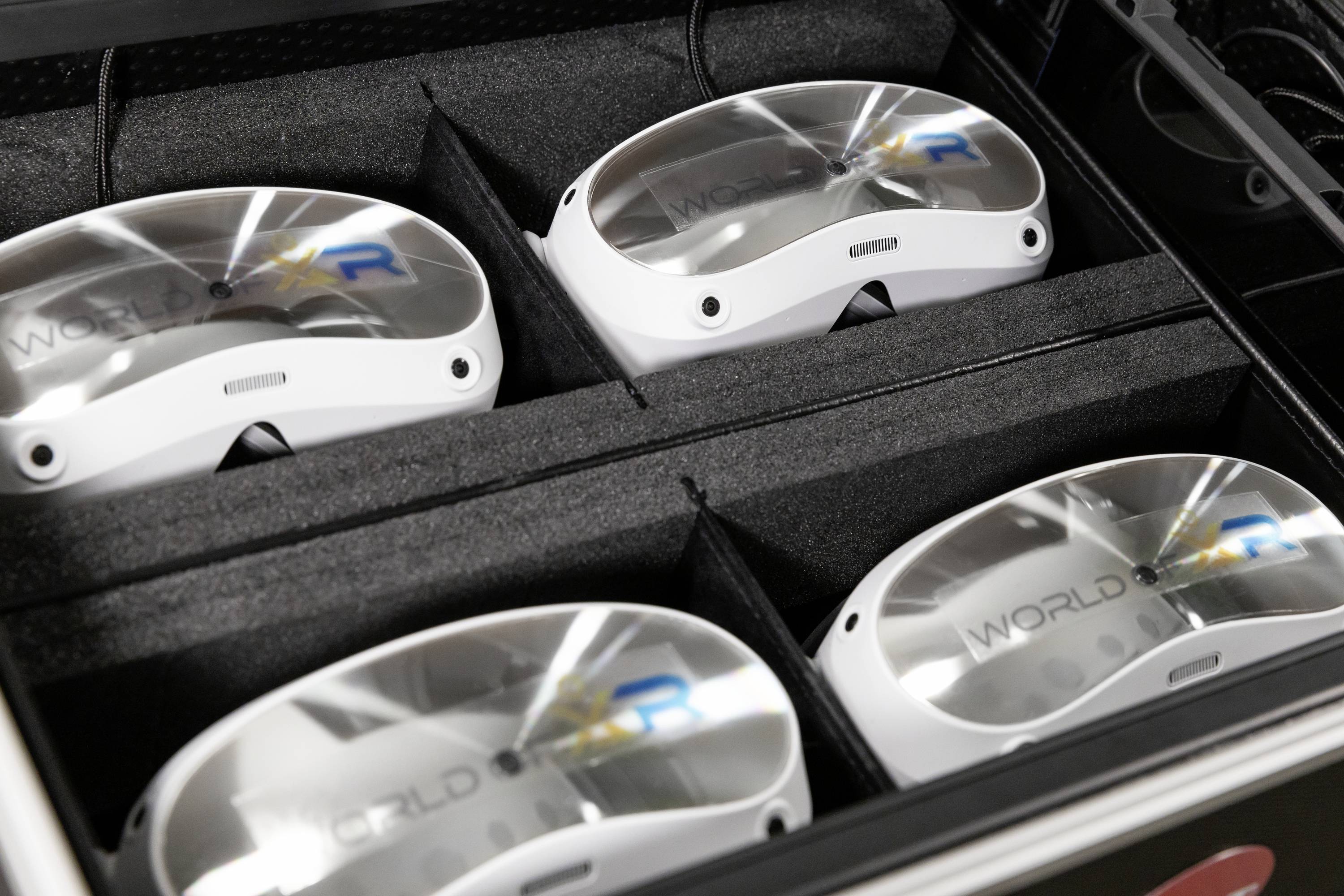 Parat PARAPROJECT® Case VR4 Lade- und Managementsystem Mobiles Ladesystem alle VR-Brillen, die mit