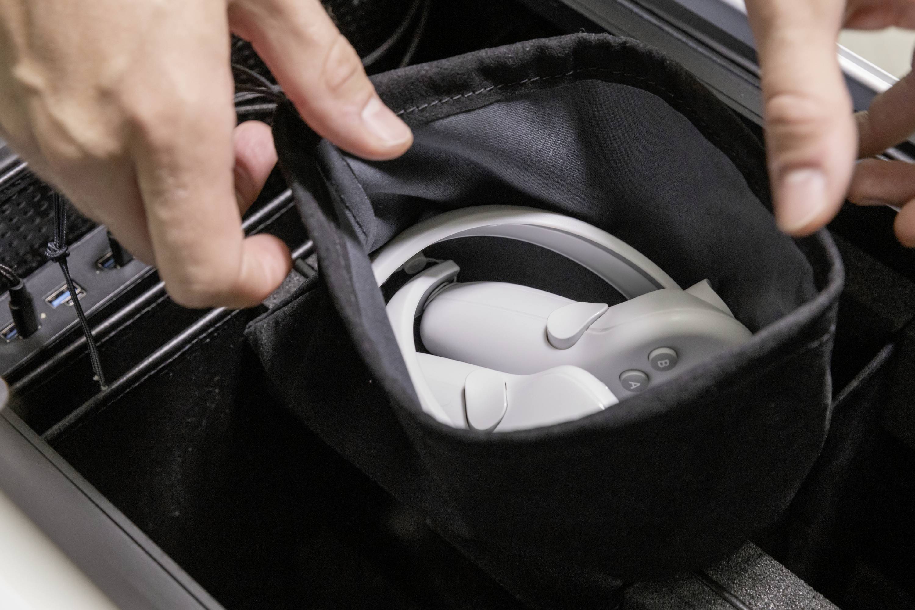 Parat PARAPROJECT® Case VR4 Lade- und Managementsystem Mobiles Ladesystem alle VR-Brillen, die mit USB-C® geladen werden könne