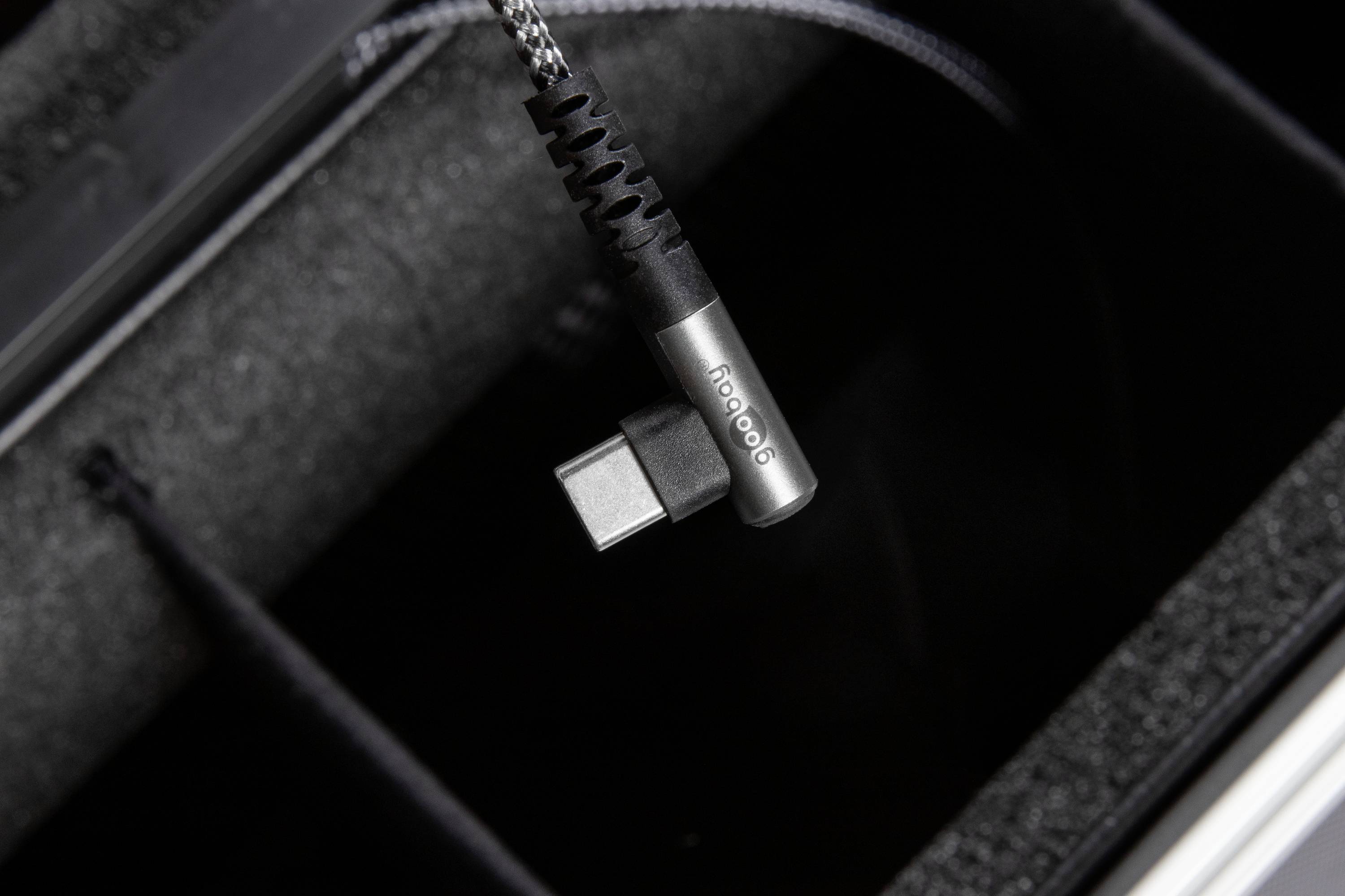 Parat PARAPROJECT® Case VR8 Lade- und Managementsystem Mobiles Ladesystem alle VR-Brillen, die mit USB-C® geladen werden könne