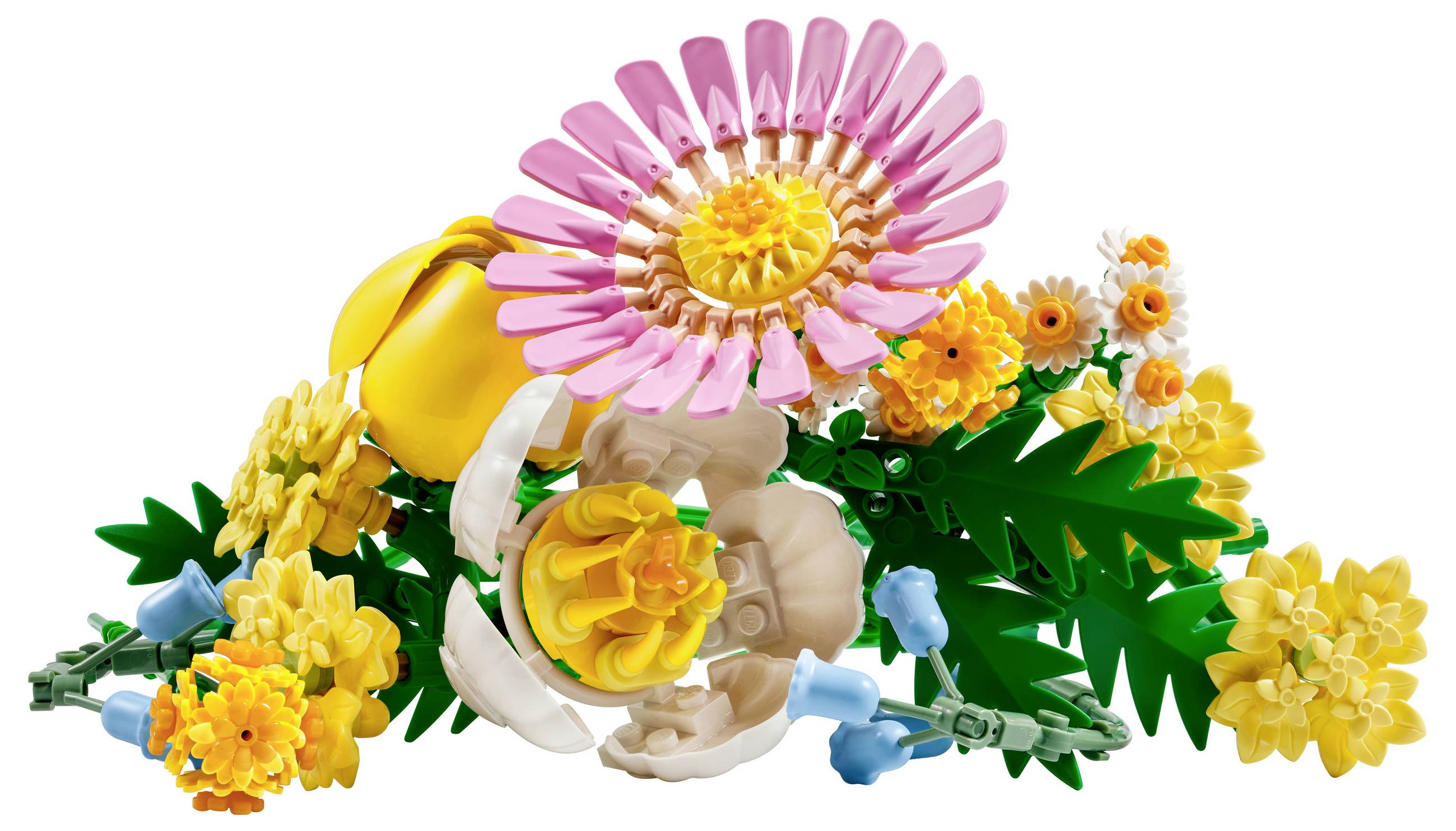 Bunte LEGO-Blumenstrauß mit rosa, gelben und blauen Blumen und grünen Blättern, kunstvoll arrangiert für Dekoration.