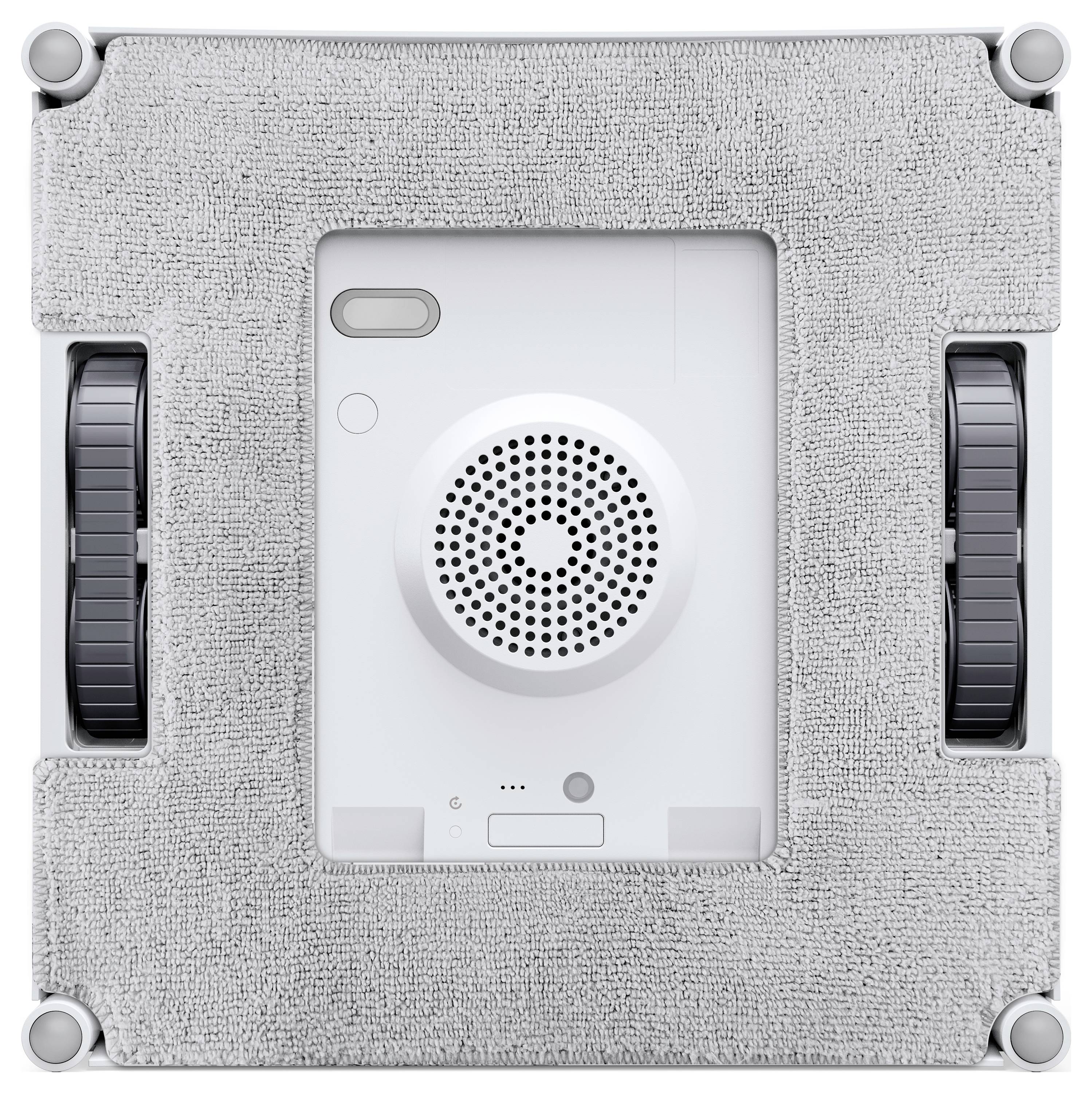 Ansicht der Unterseite eines quadratischen Reinigungsroboters mit runden Bürsten und Sensoren, umgeben von einem grauen Stoffstreifen.