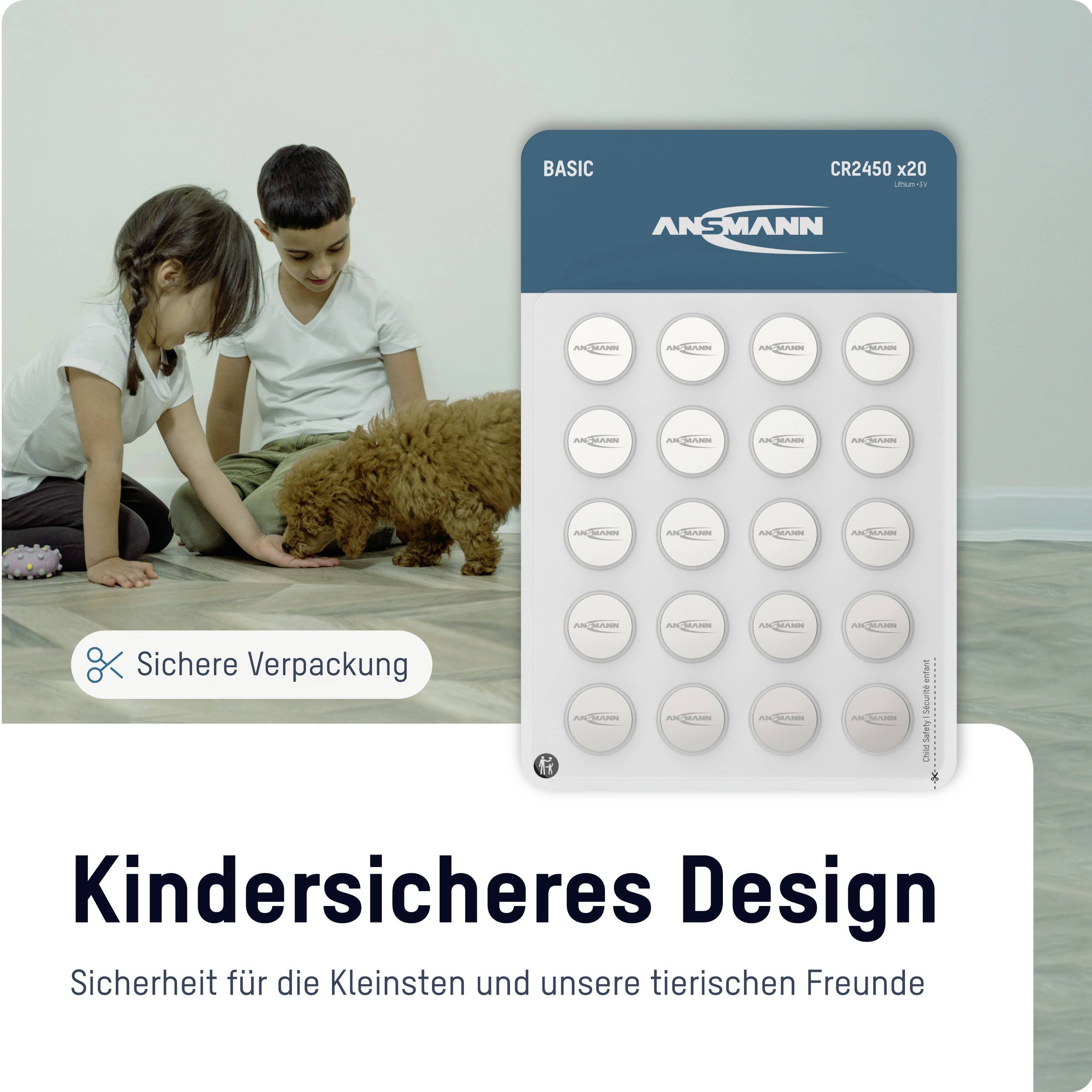 Ein Junge spielt mit einem Welpen auf dem Boden. Daneben eine Verpackung mit Knopfzellenbatterien. Text: 'Kindersicheres Design'.