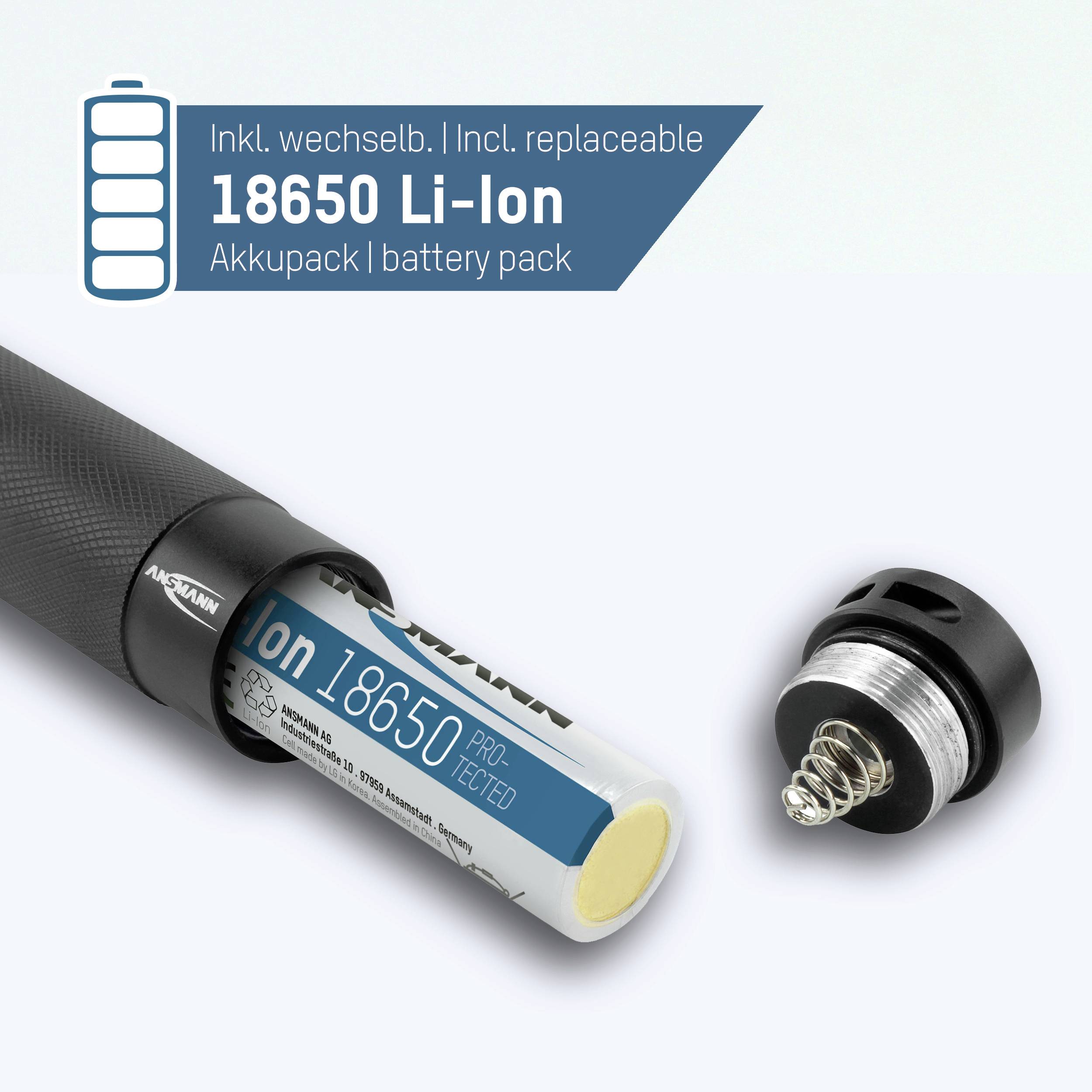Eine Lithium-Ionen-Batterie wird in ein zylindrisches Gerät eingesetzt. Text 'Inkl. wechselb. Li-Ion Akkupack'.