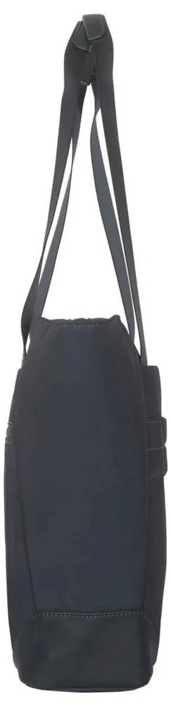 Schwarze Schultertasche aus Leder, seitliche Ansicht, zeigt einen schmalen, hohen Aufbau mit zwei langen Trageriemen.