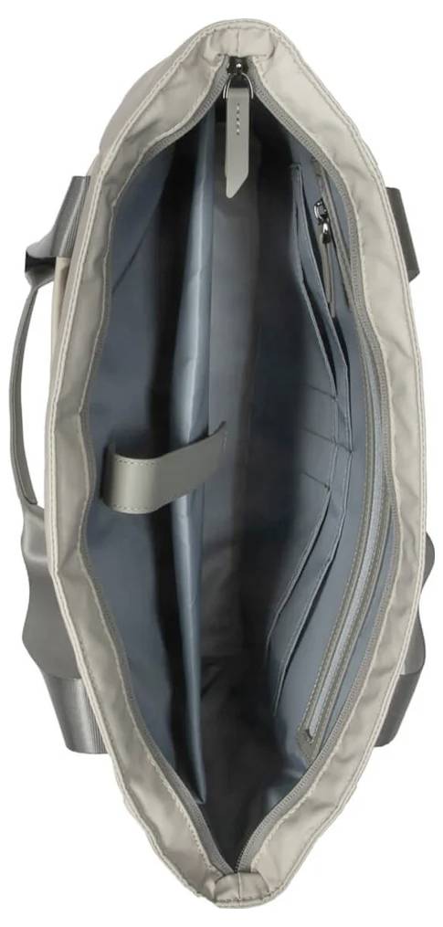 Innenansicht einer offenen, grauen Ledertasche mit mehreren Fächern und Reißverschlüssen, geeignet für Laptops und Dokumente.