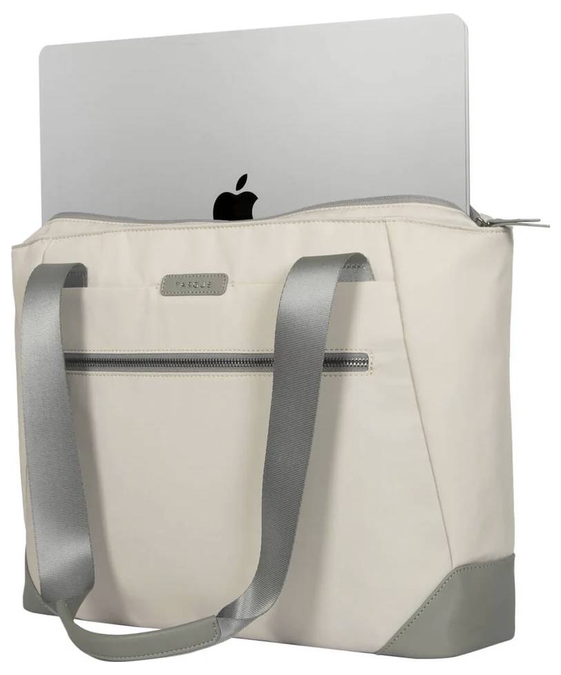 Beige Handtasche mit grauen Griffen und Reißverschluss, oben ragt ein Laptop heraus.