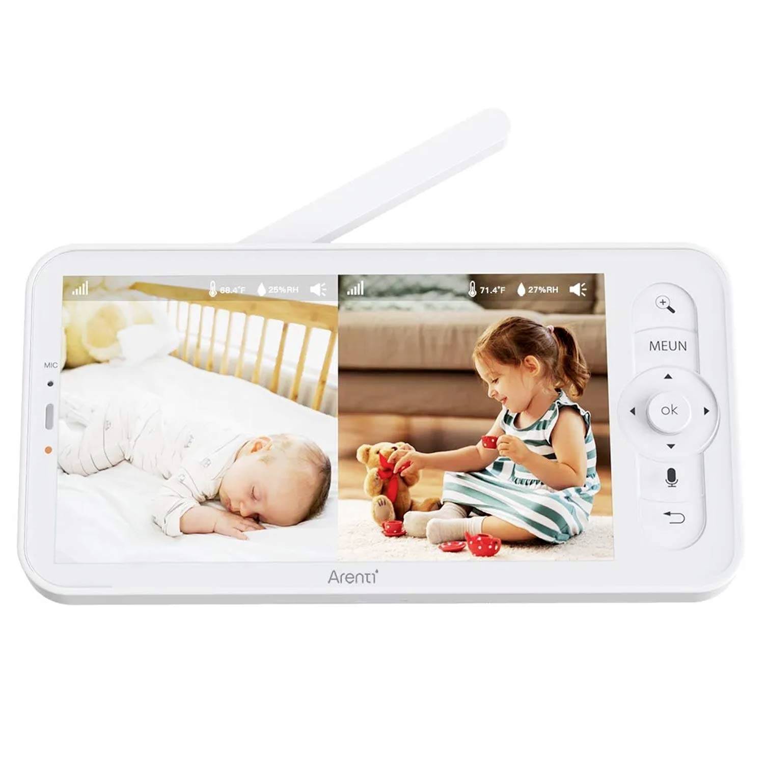 Babyphone mit zwei Kameras zeigt schlafendes Baby links und spielendes Kleinkind mit Spielzeug rechts auf dem Display.