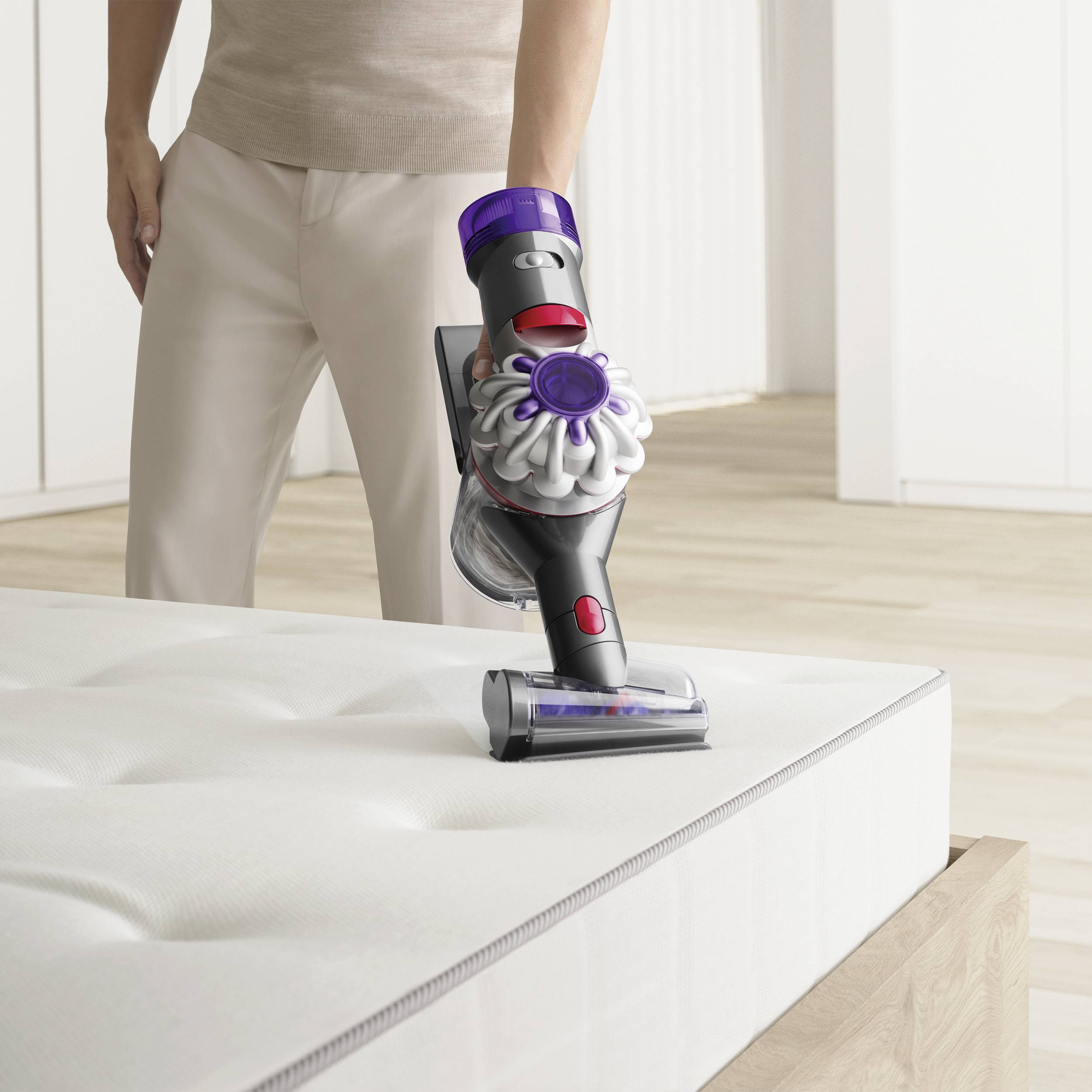 Dyson V8 Absolute Silber-Gelb 476547-01 Akku-Zyklon-Staubsauger 21.6V inkl. Ladegerät, Zyklon-Technik, inkl. Akku, Beutellos