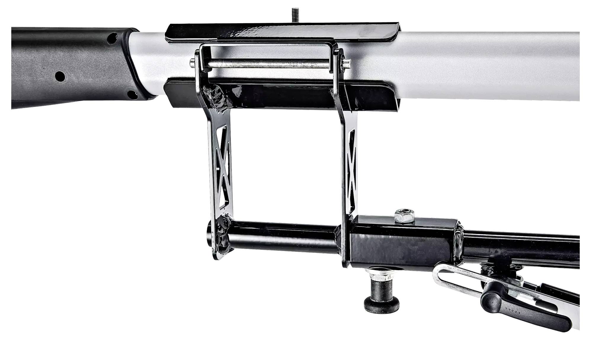 Nahaufnahme eines Metallhalterungsmechanismus, der an einer horizontalen Stange befestigt ist, mit einem Hebel zur Einstellung.