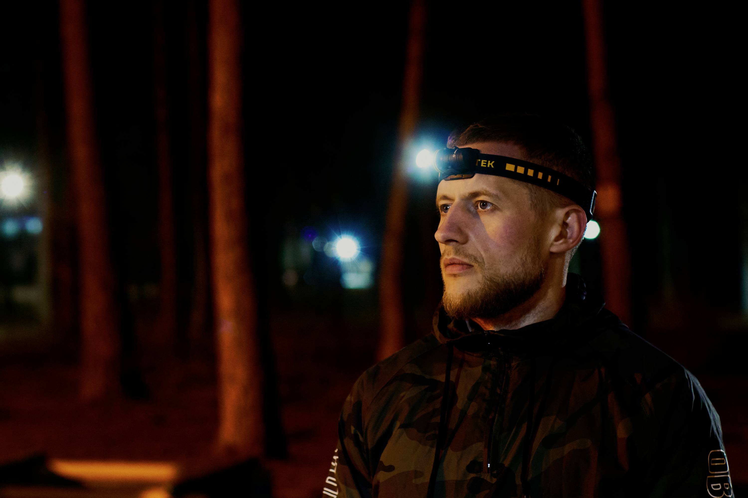 ArmyTek Elf C1 warmweiß LED Taschenlampe akkubetrieben 930lm 55g