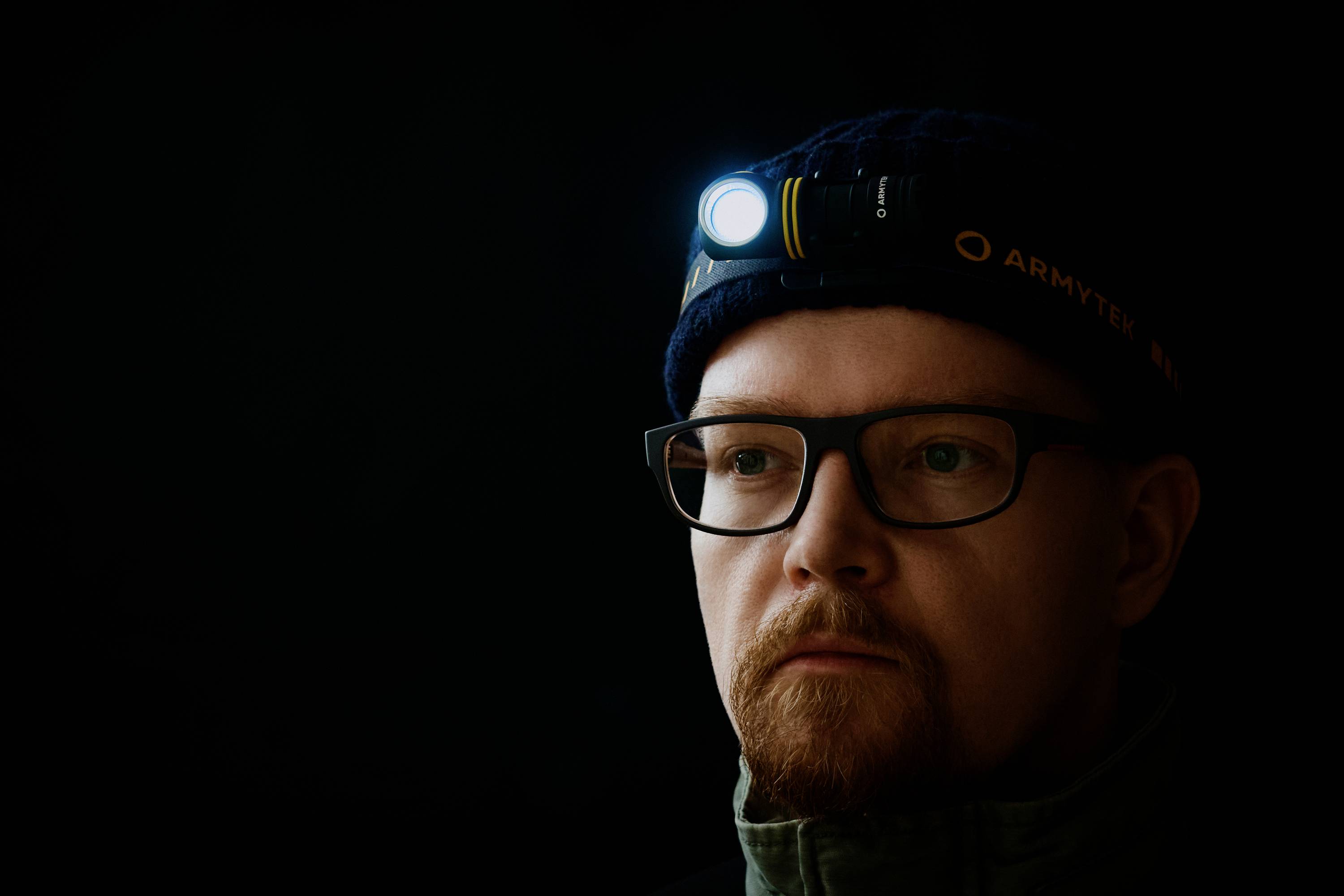 ArmyTek Elf C1 warmweiß LED Taschenlampe akkubetrieben 930lm 55g