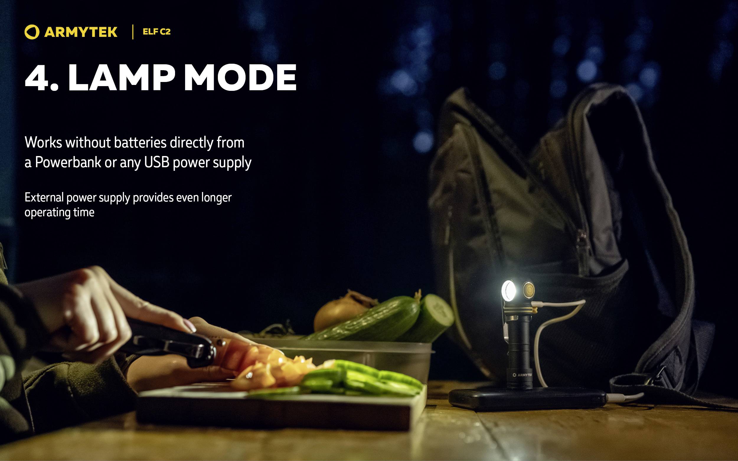 Person schneidet Gemüse auf einem Tisch bei Nacht. Eine Lampe auf dem Tisch leuchtet. Text beschreibt Lampenfunktion ohne Batterien.
