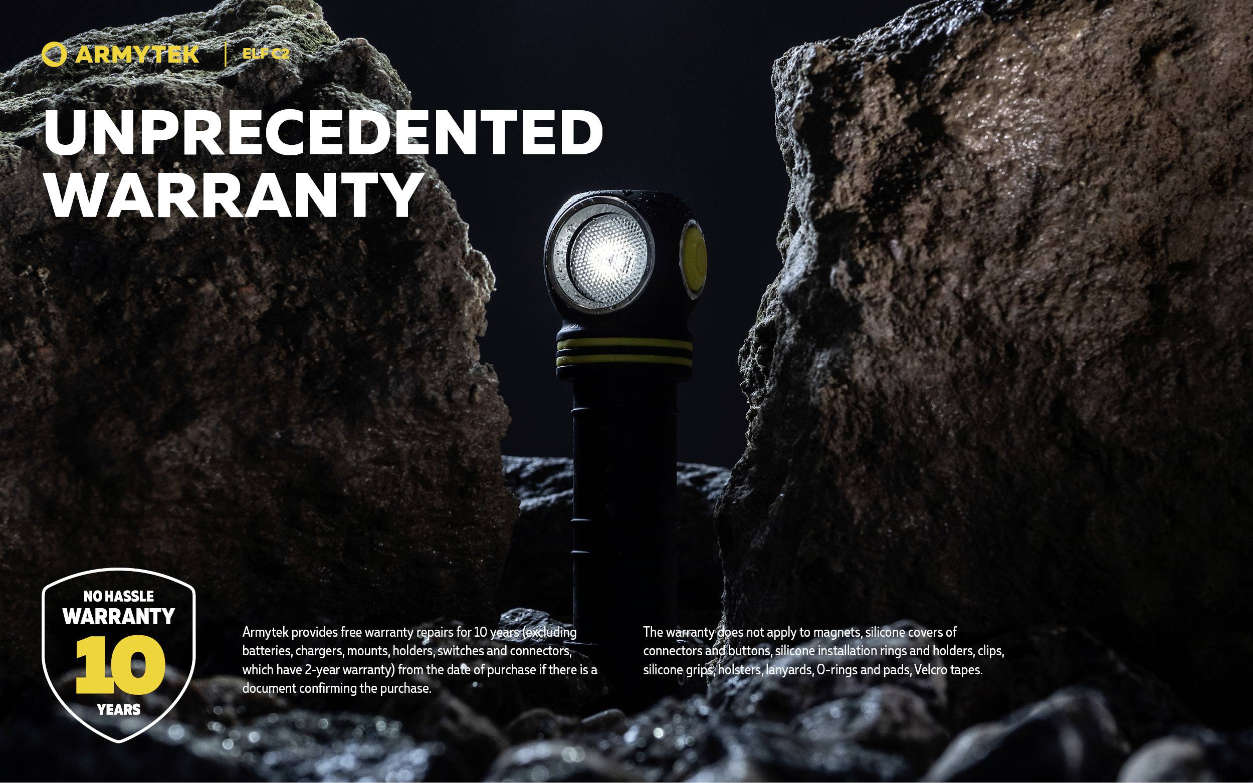 'Taschenlampe steht aufrecht in Wasser umgeben von Steinen. Text: 'Unprecedented Warranty', 'No Hassle Warranty 10 Years'.'