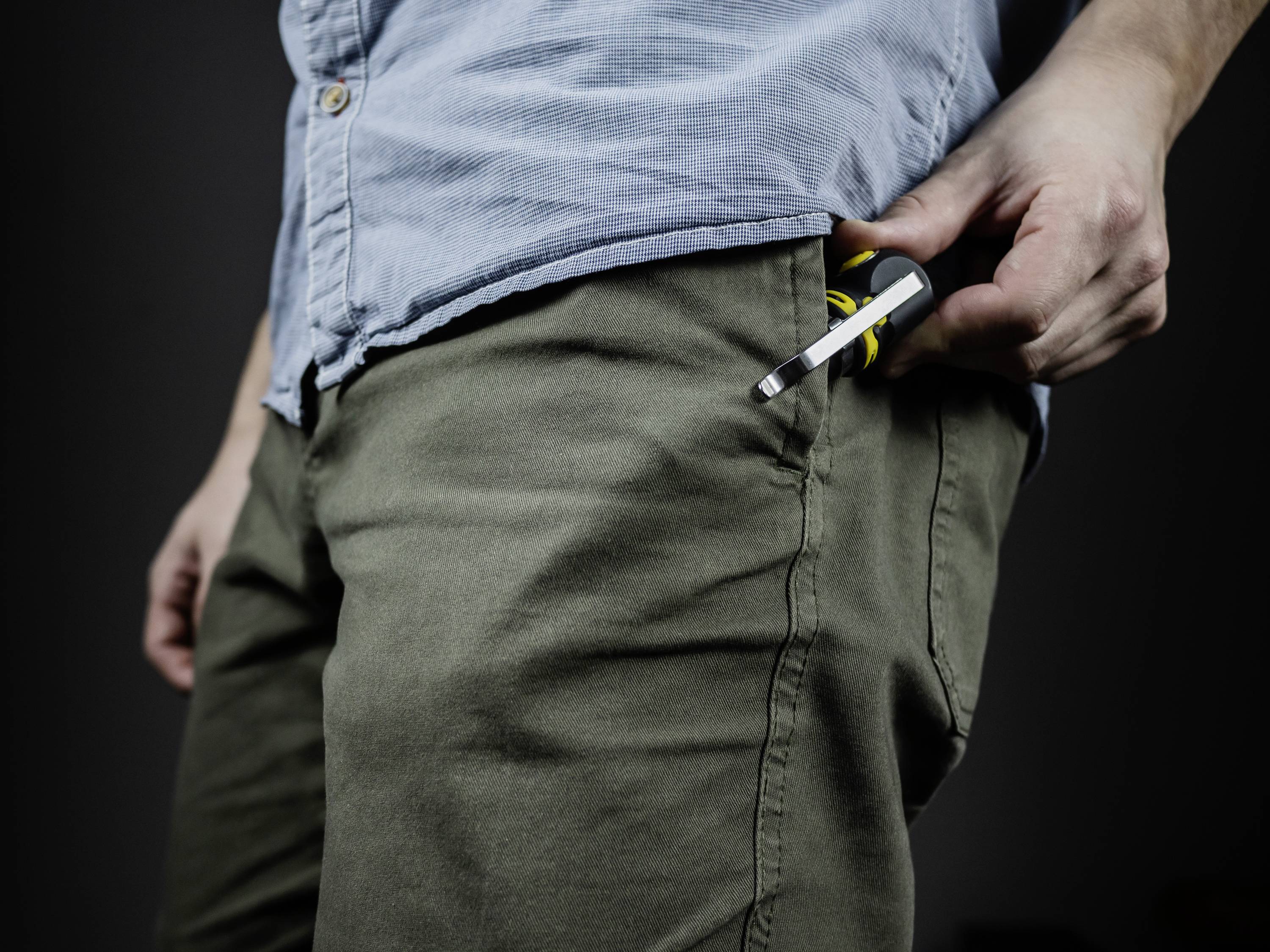 ArmyTek Elf C1 neutralweiß LED Taschenlampe akkubetrieben 1100lm 65g