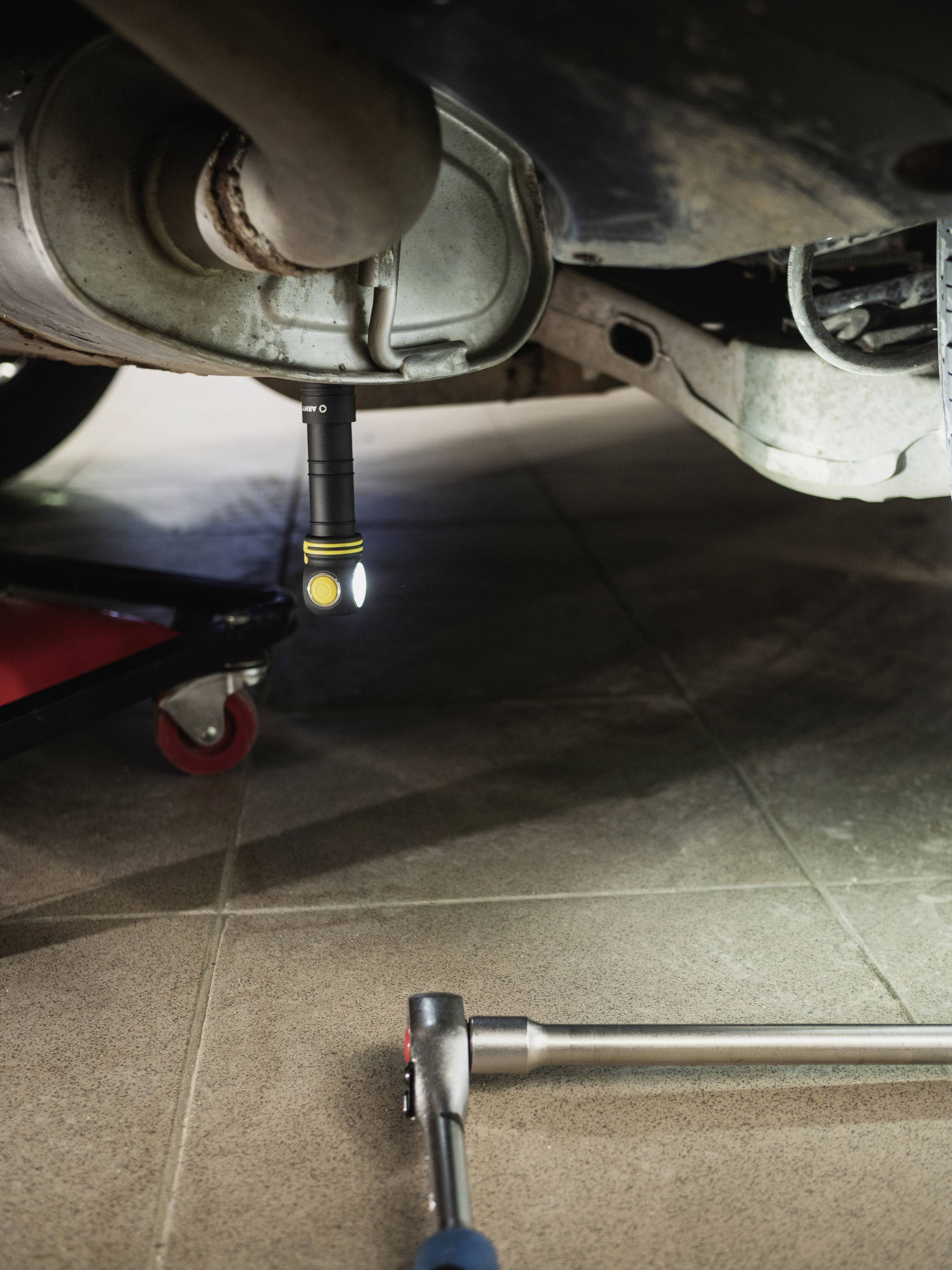 ArmyTek Elf C1 warmweiß LED Taschenlampe akkubetrieben 1023lm 65g