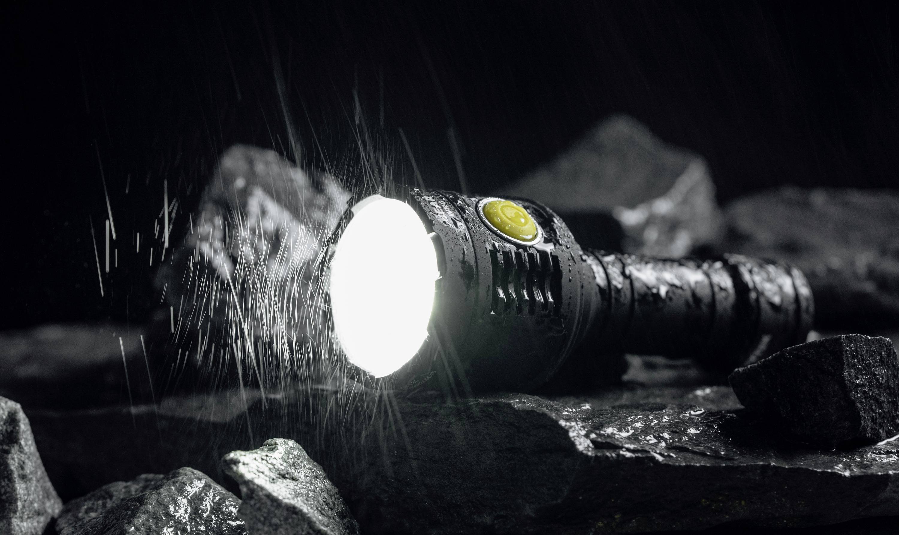 ArmyTek Bear LED Taschenlampe akkubetrieben 1500 lm 135 g